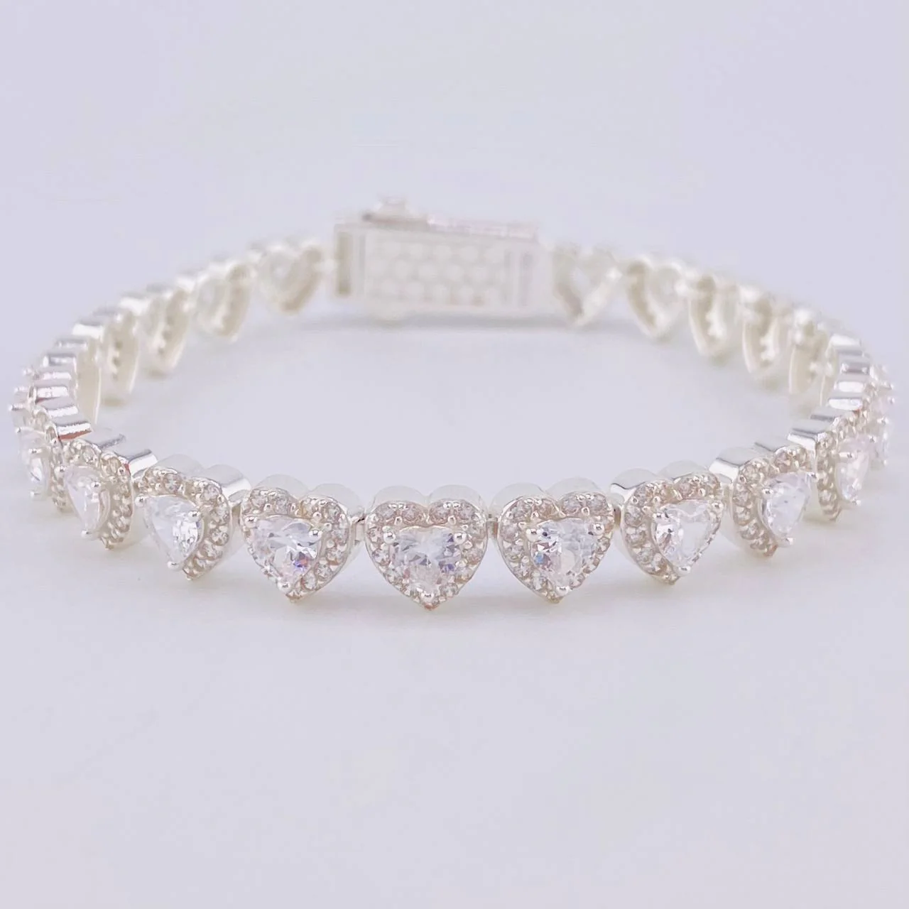 Pulso Corazones Seguidos 17.2g / 18.5cm / 7.6mm Plata 925