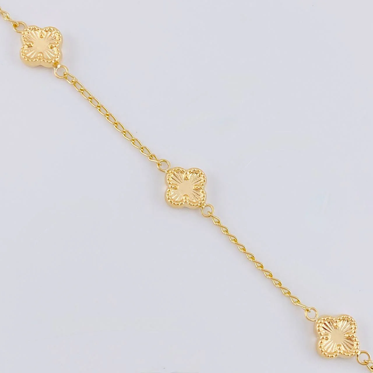 Pulso Espiga Trebol Diamantado 3.45 g / 19.2 cm / 1.4 mm Oro Amarillo 18K - Image 3