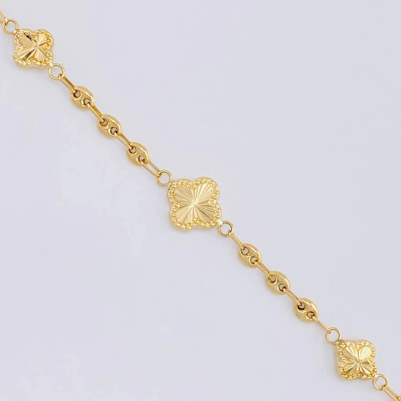 Pulso GC Trébol Diamantado 3.1g / 18.6cm / 3.4mm Oro Amarillo 18K - Image 2