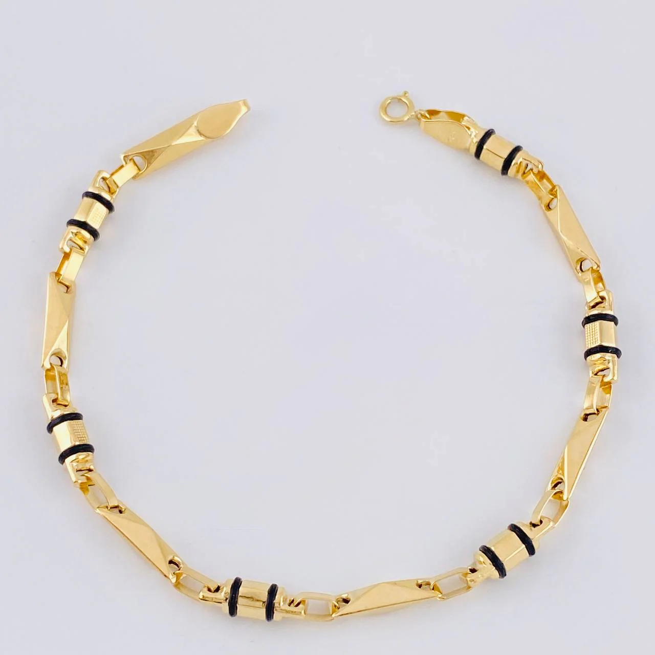 Pulso Rustico Barril Relieve 4.3 g / 18.2 cm / 3.8 mm Oro Amarillo 18K