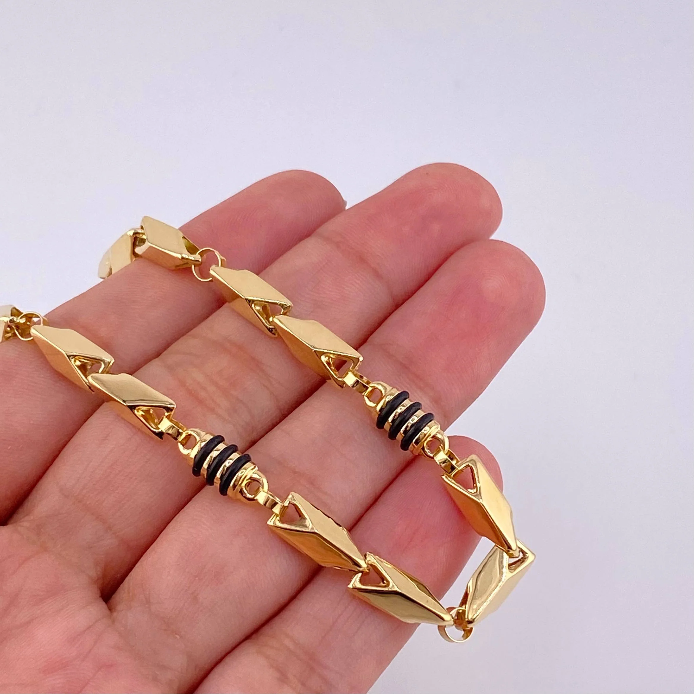 Pulso Rustico Cauchos Negros 5.7 g / 19.5 cm / 5 mm Oro Amarillo 18K - Image 3