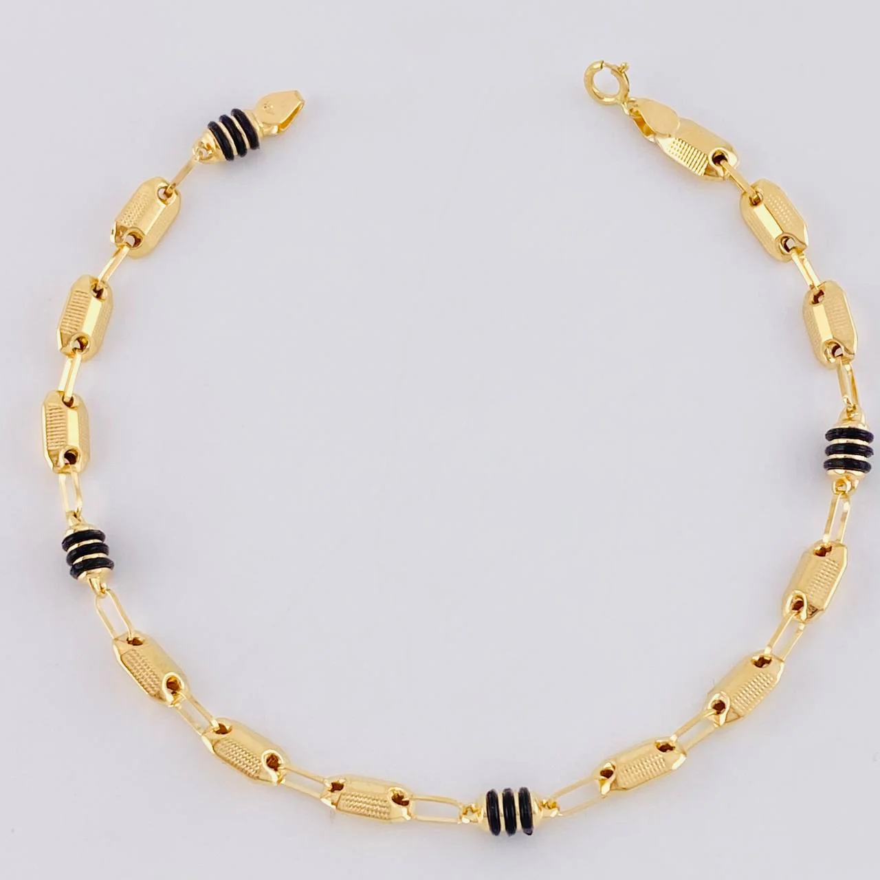 Pulso Rustico Texturizados 3.35 g / 20.7 cm / 4.2 mm Oro Amarillo 18K