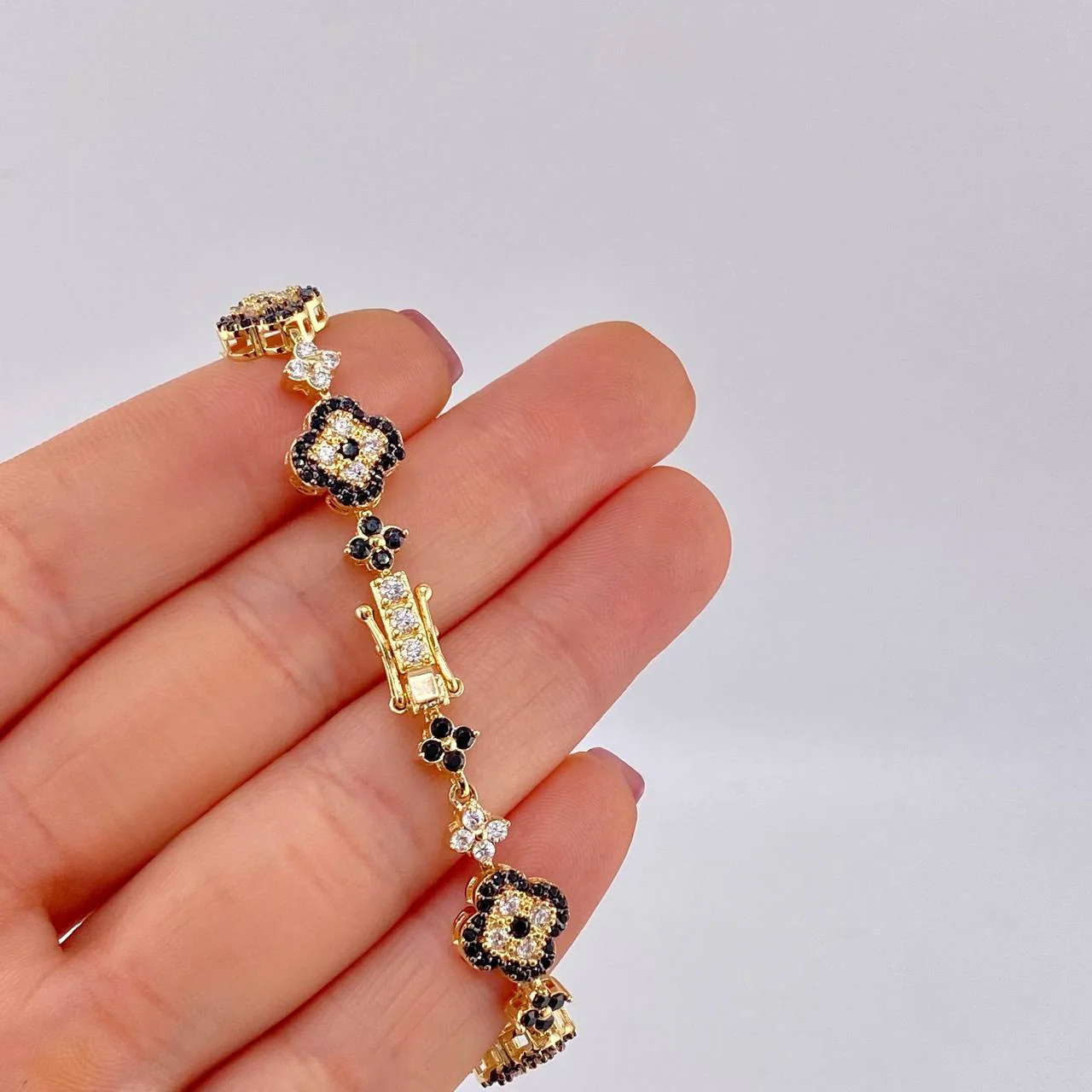 Pulso Tennis Trebol 14.5g / 17.6cm / 10mm Oro Amarillo 18K - Image 3