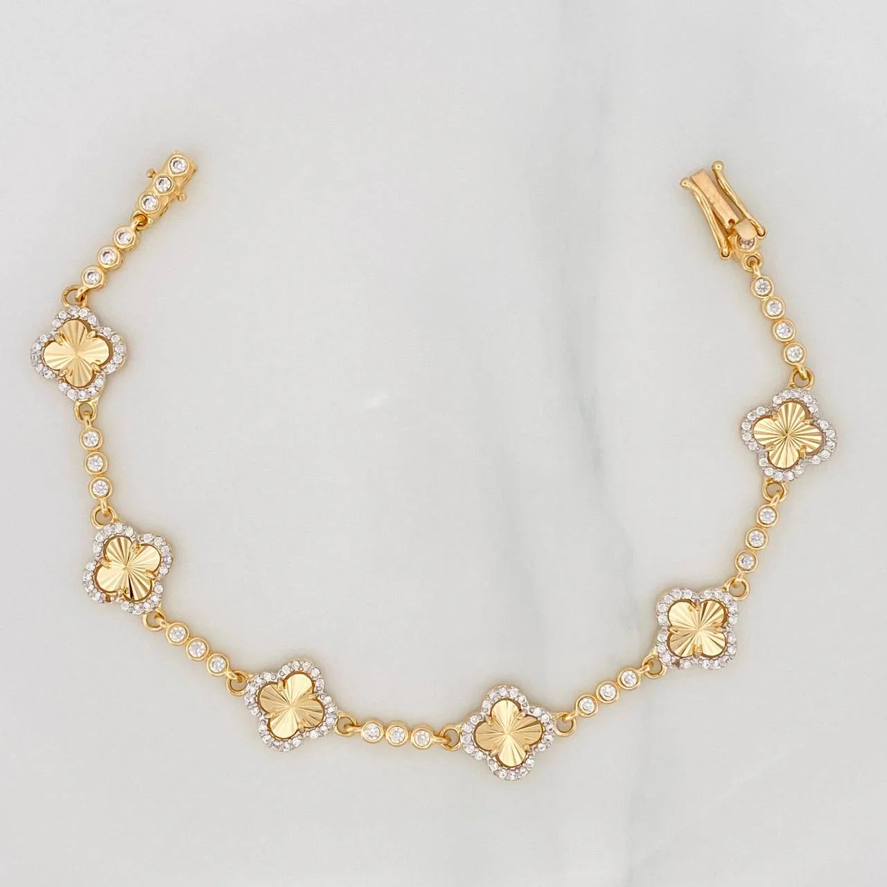 Pulso Trebol Tennis Diamantado 9.5g / 18cm / 2.67mm Oro Amarillo 18K