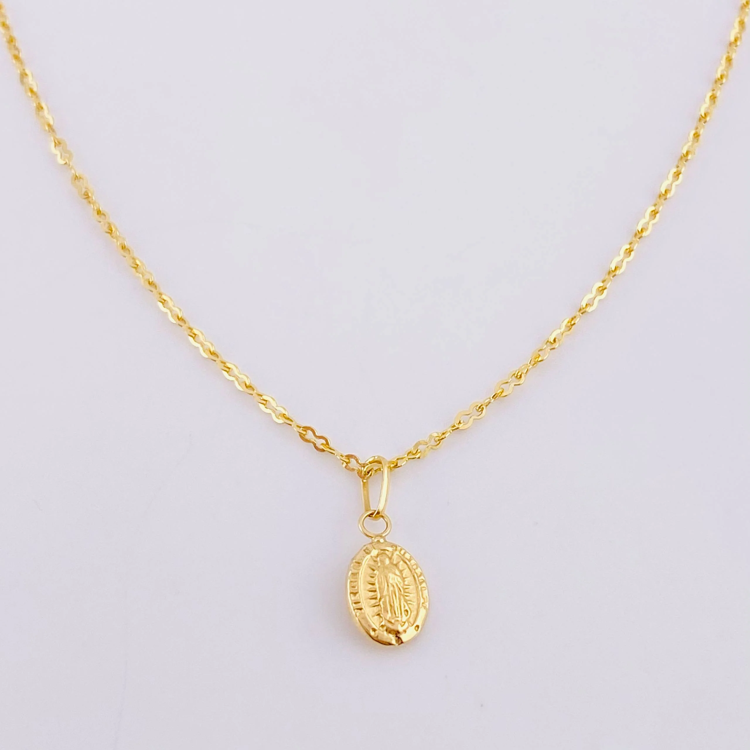 Set Cadena Aro Seguido + Dije Virgen De Guadalupe / 2.2 g / 45.3 cm Oro Amarillo 18K - Image 2