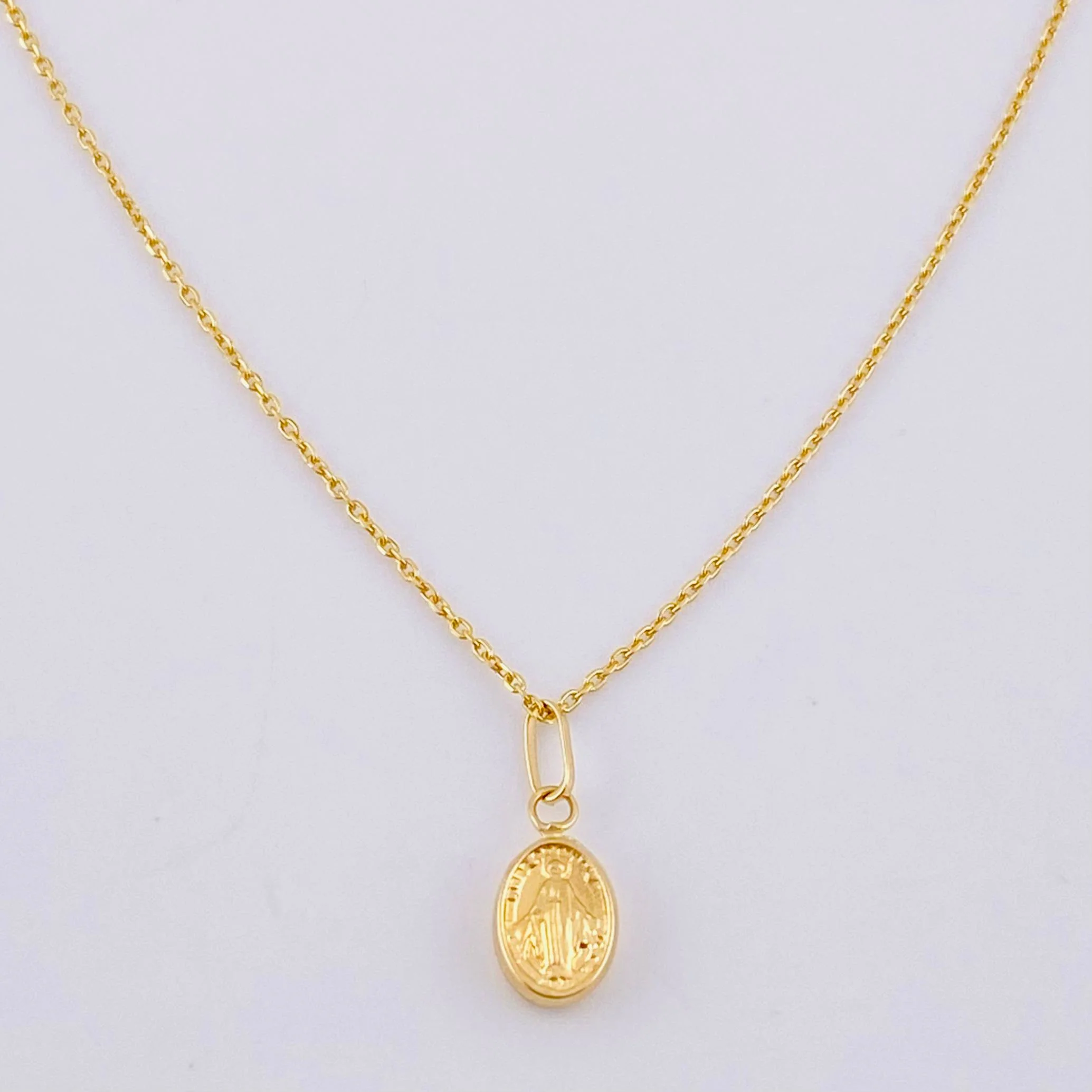 Set Cadena Aro Seguido + Dije Virgen De La Milagrosa / 1.05 g / 45 cm Oro Amarillo 18K - Image 2