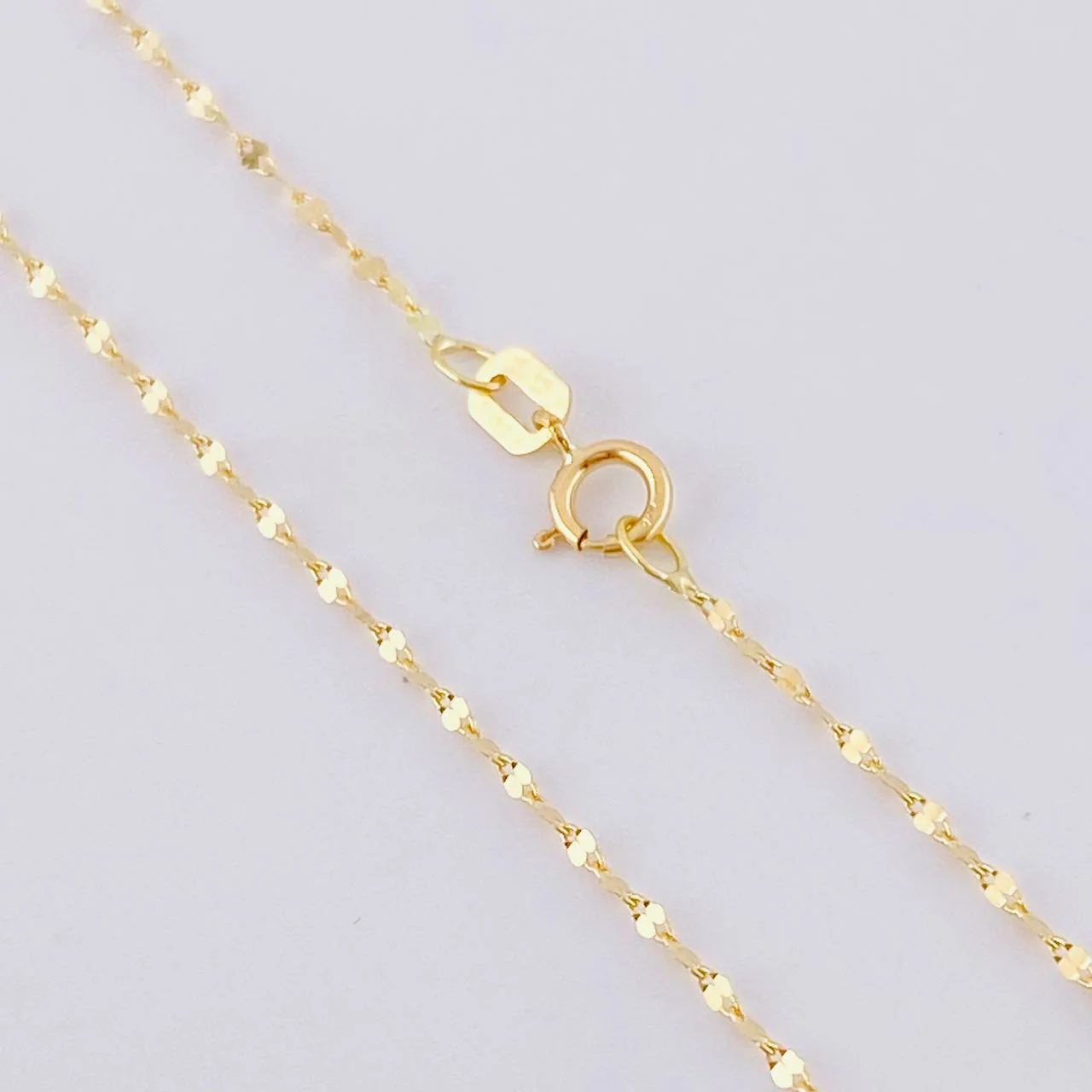 Set Cadena Flor Espejo + Dije Cruz Lisa / 1gr / 45 cm Oro Amarillo 18K - Image 4