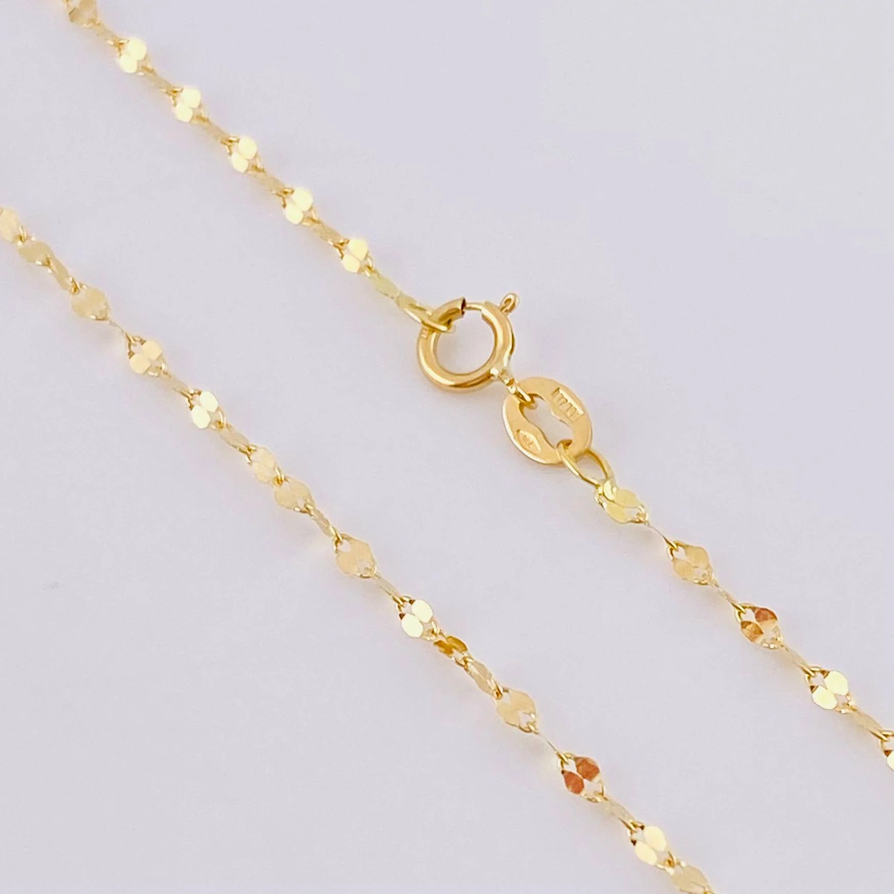 Set Cadena Flor Espejo + Dije Virgen Milagrosa / 1.2 g / 45.2 cm Oro Amarillo 18K - Image 4