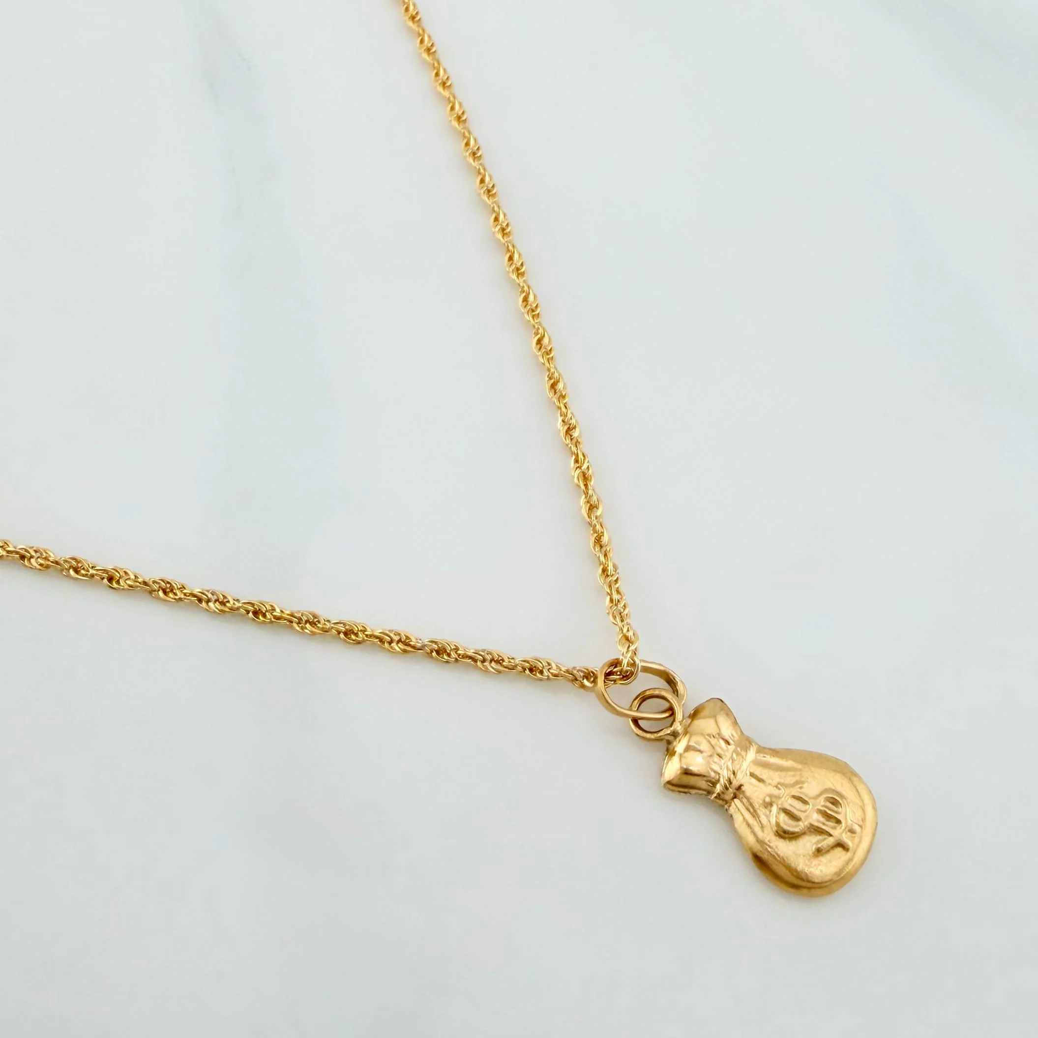 Set Cadena Lazo + Dije Bolsa Dinero / 1.6gr / 59.5 cm Oro Amarillo 18K - Image 2