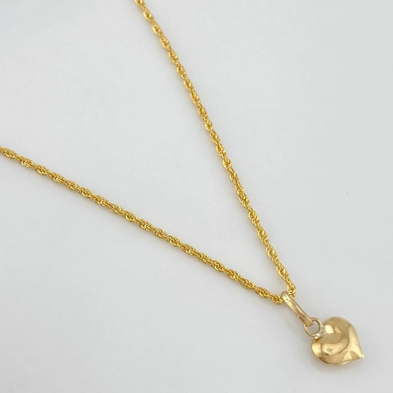 Set Cadena Lazo + Dije Corazón / 1,3 gr / 49.6 cm Oro Amarillo 18K - Image 3