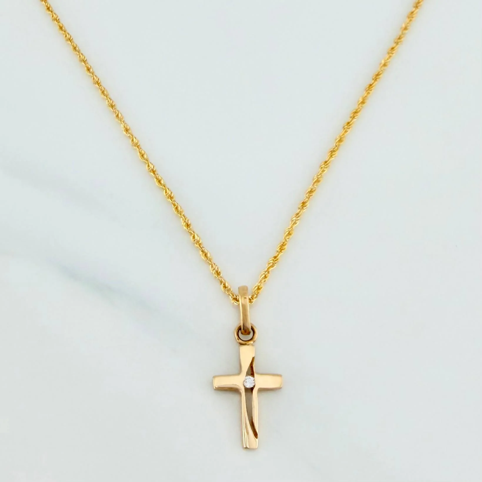 Set Cadena Lazo + Dije Cruz / 1.85gr / 60 cm Oro Amarillo 18K