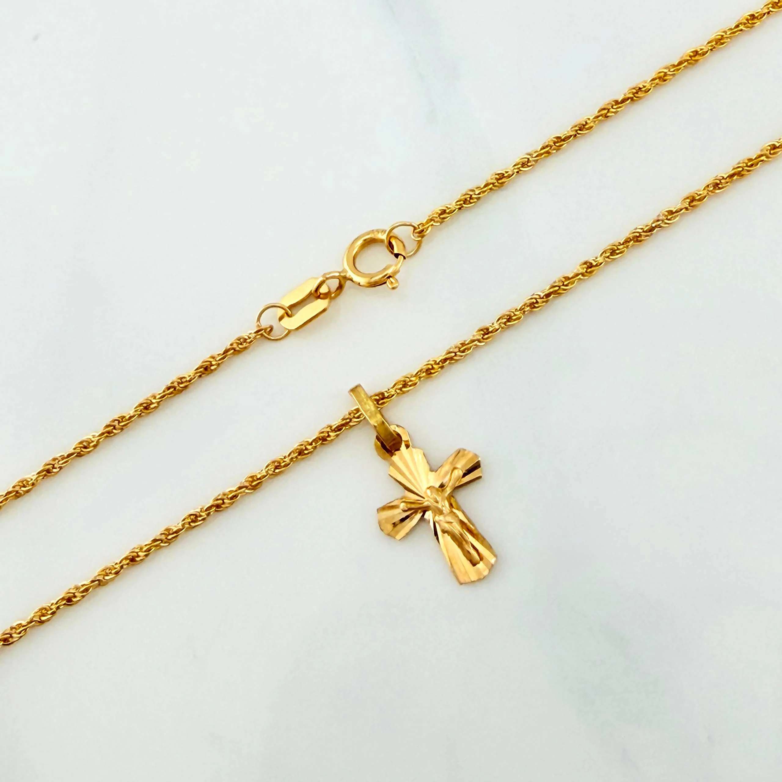 Set Cadena Lazo + Dije Cruz Cristo / 1,35 gr / 50 cm Oro Amarillo 18K - Image 3