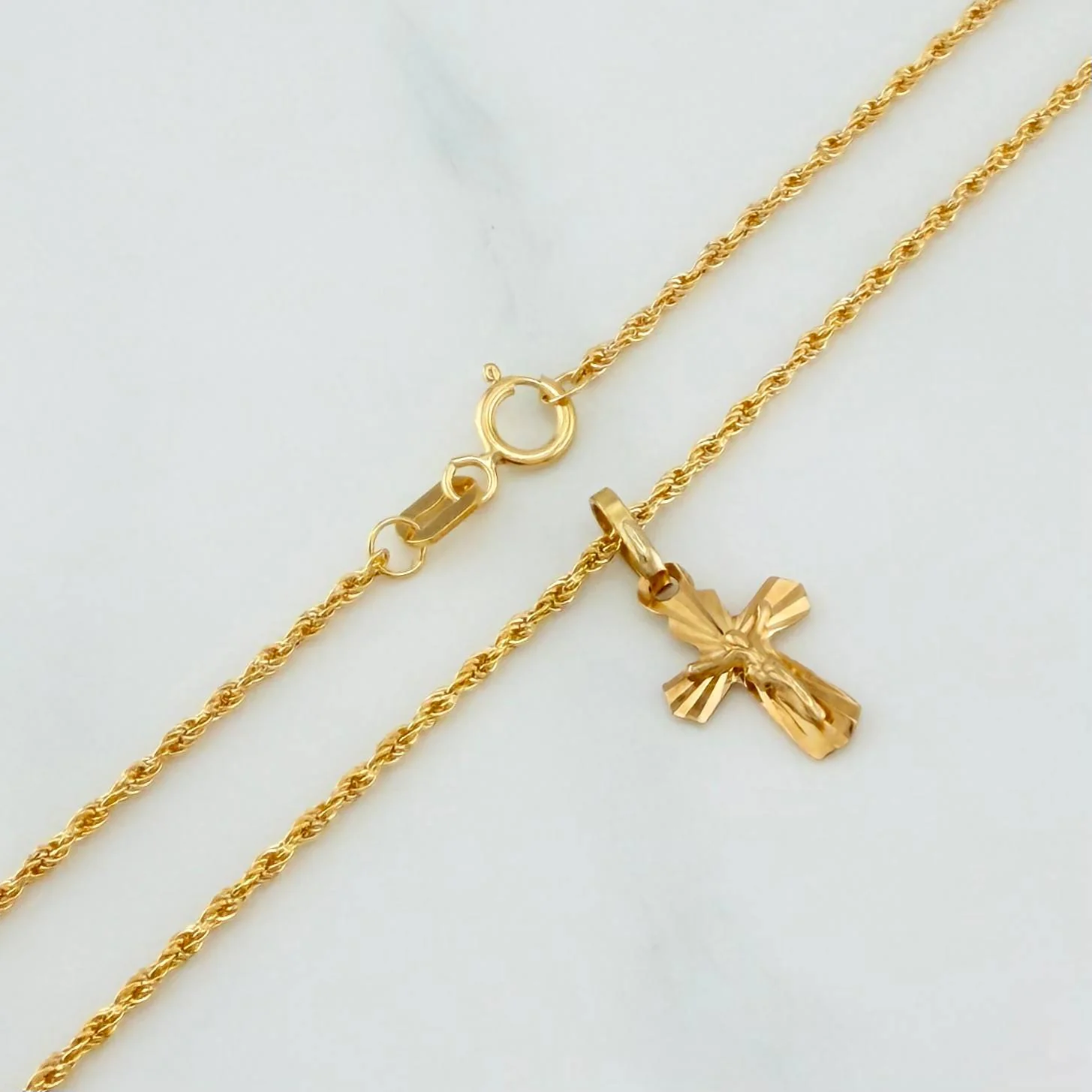 Set Cadena Lazo + Dije Cruz Cristo / 1.5gr / 49.5 cm Oro Amarillo 18K - Image 3