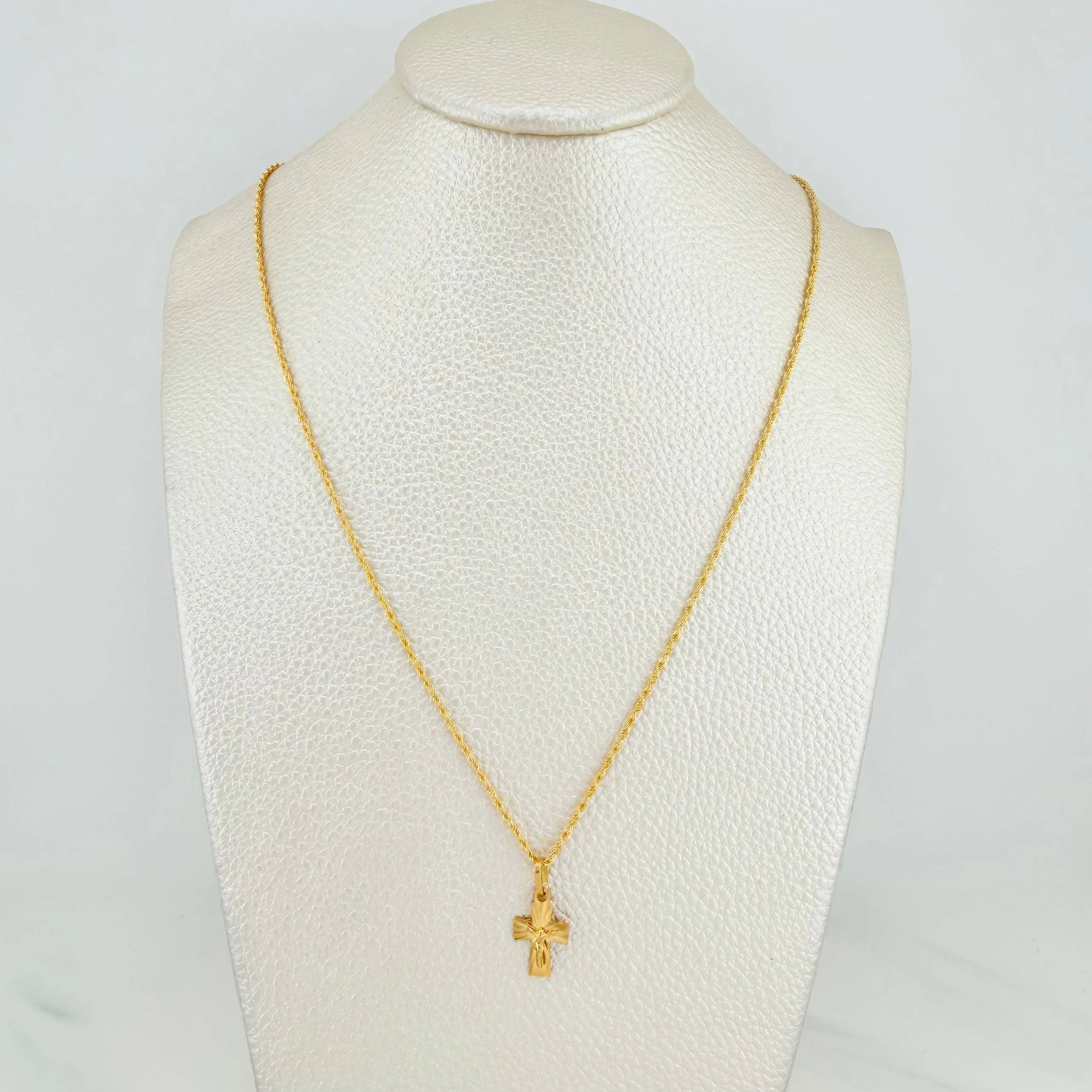 Set Cadena Lazo + Dije Cruz Cristo / 1.75gr / 60.1 cm Oro Amarillo 18K - Image 5