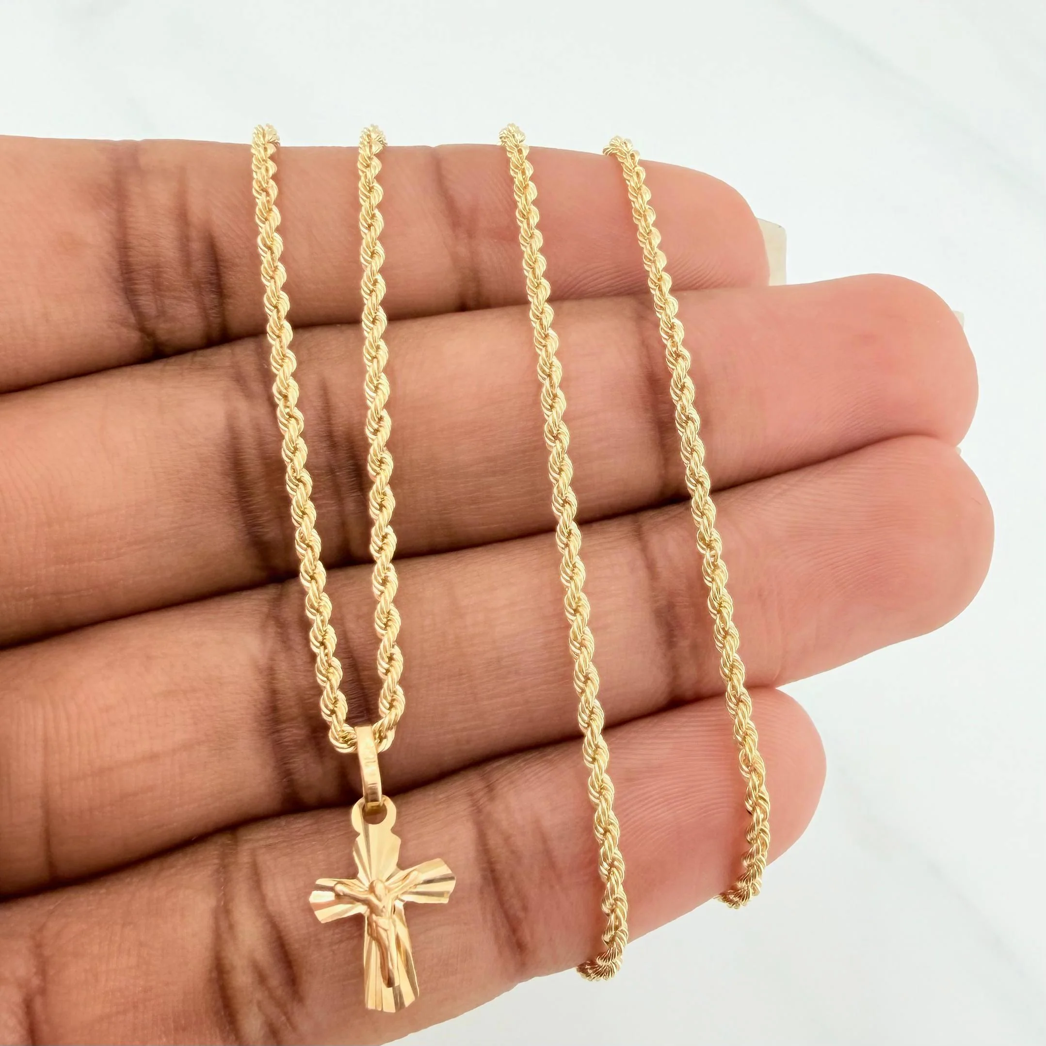 Set Cadena Lazo + Dije Cruz Cristo / 2.85gr / 60.6 cm Oro Amarillo 18K - Image 5