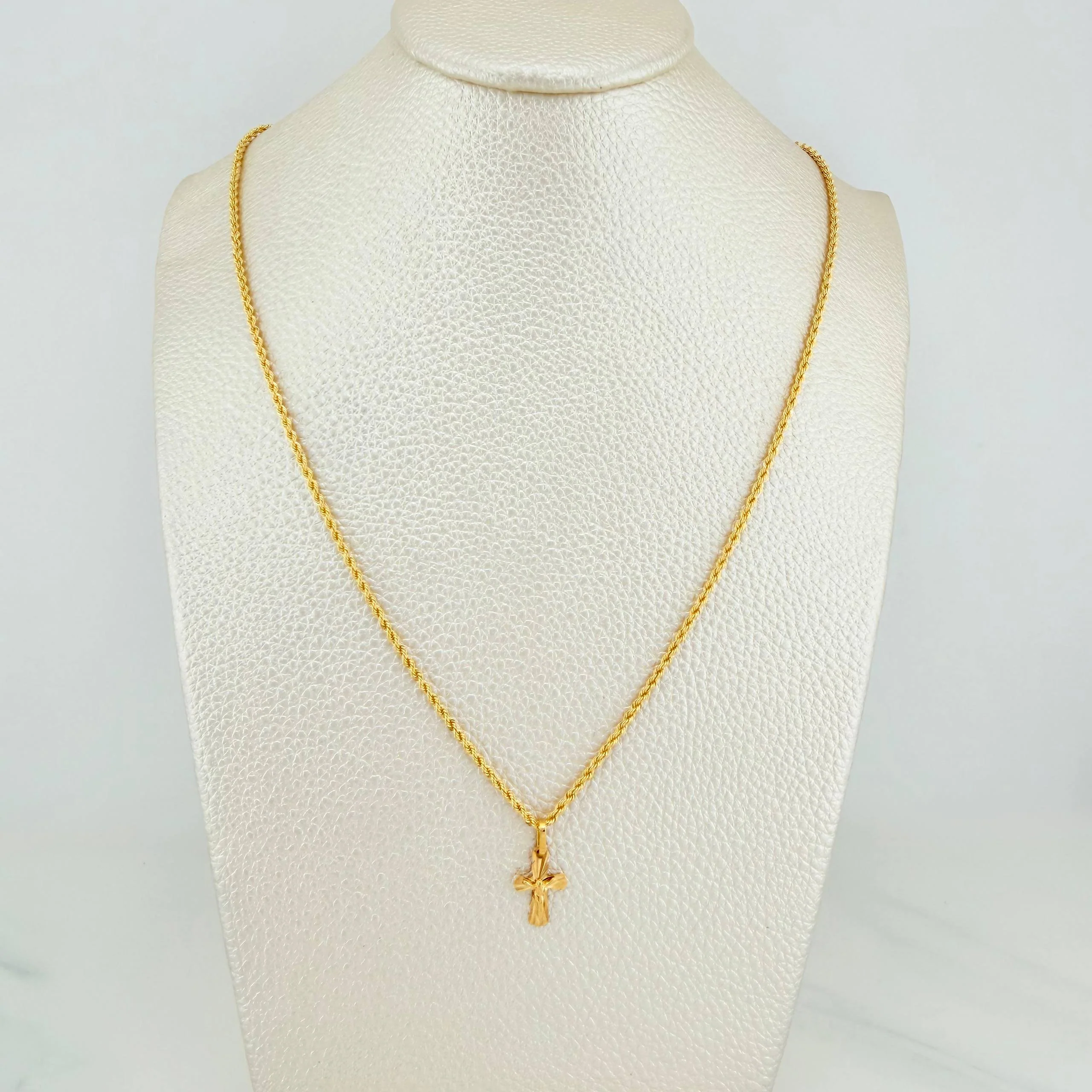 Set Cadena Lazo + Dije Cruz Diamantada / 2,75gr / 60.5 cm Oro Amarillo 18K - Image 6