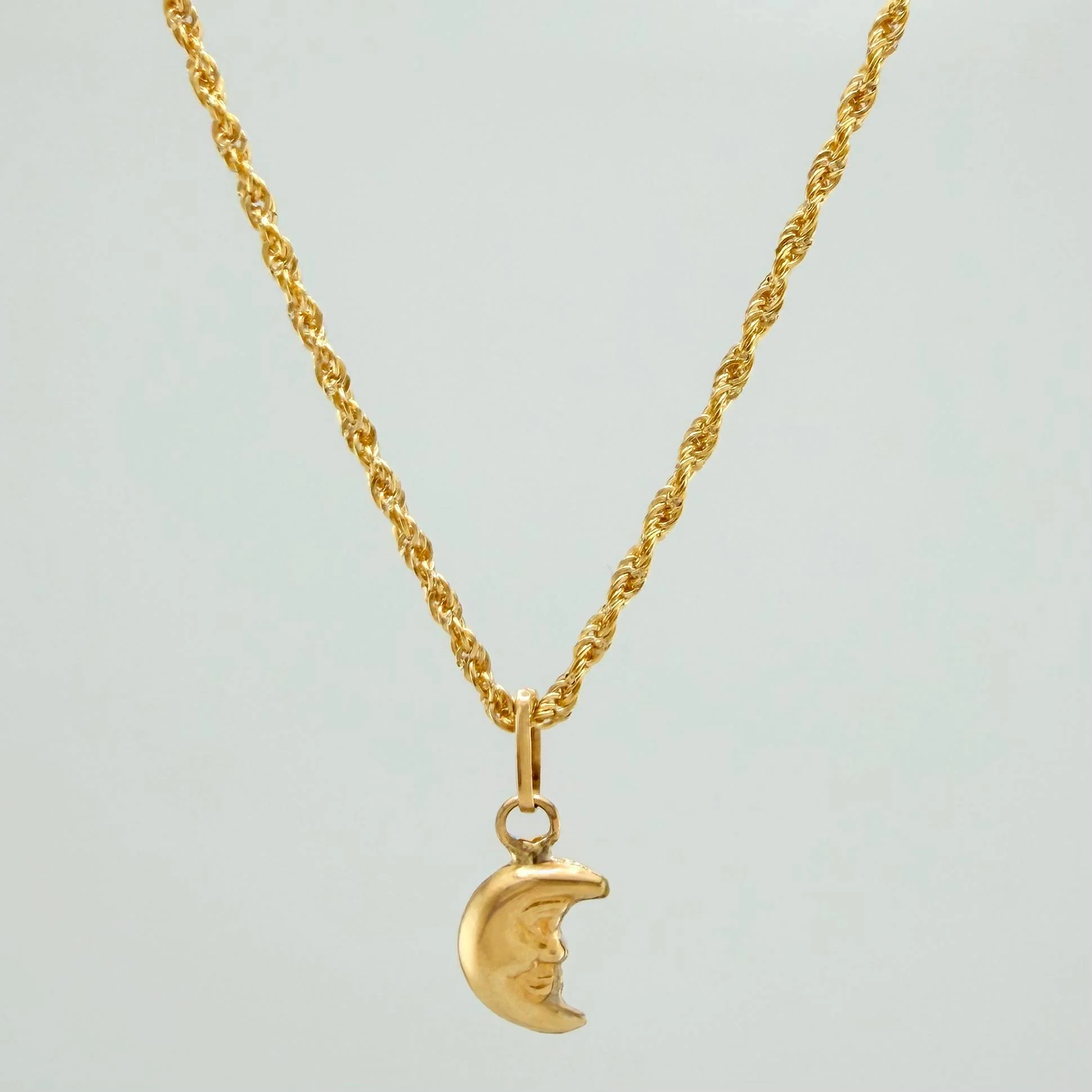 Set Cadena Lazo + Dije Media Luna / 1.35gr / 50.1 cm Oro Amarillo 18K