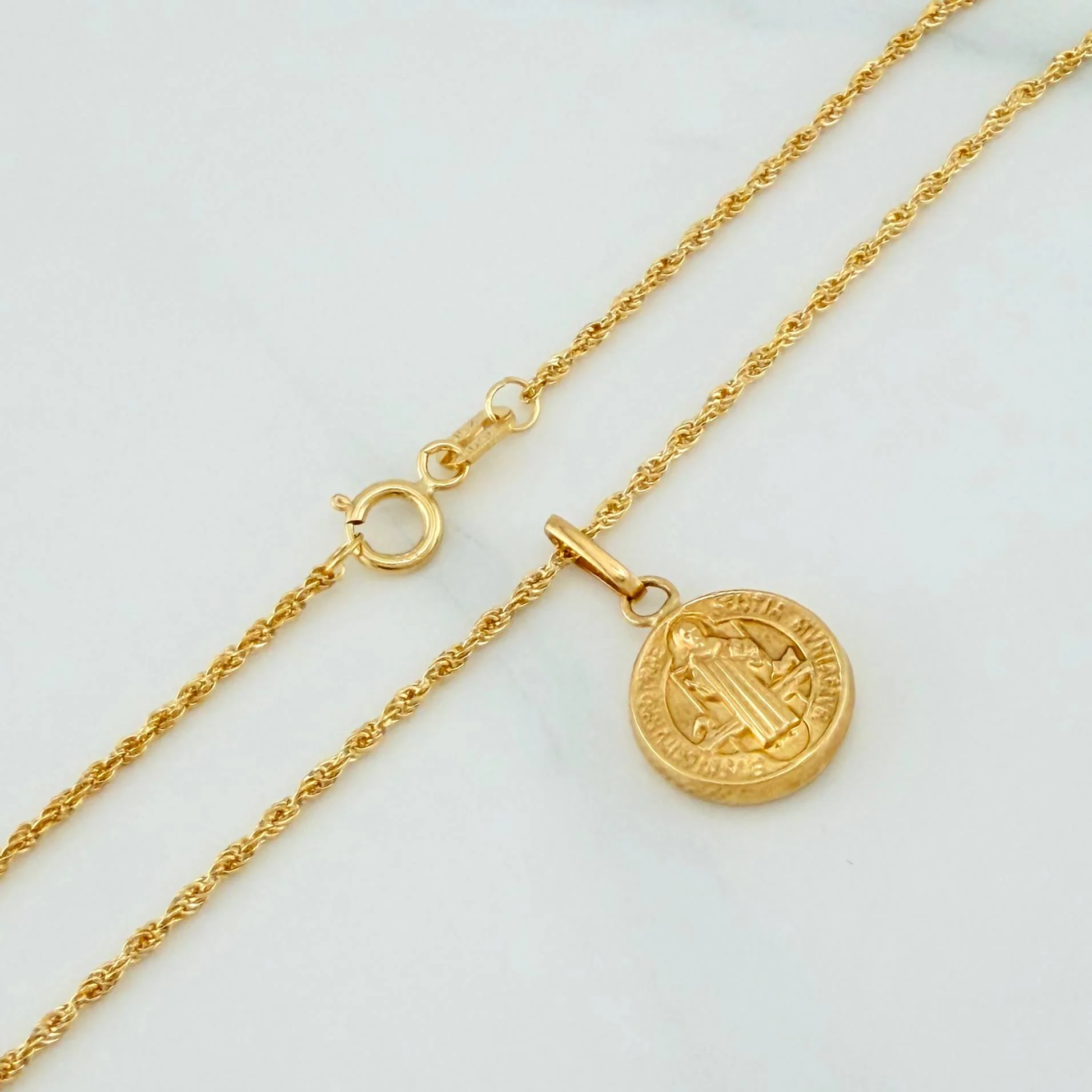Set Cadena Lazo + Dije San Benito / 1.75gr / 60 cm Oro Amarillo 18K - Image 3
