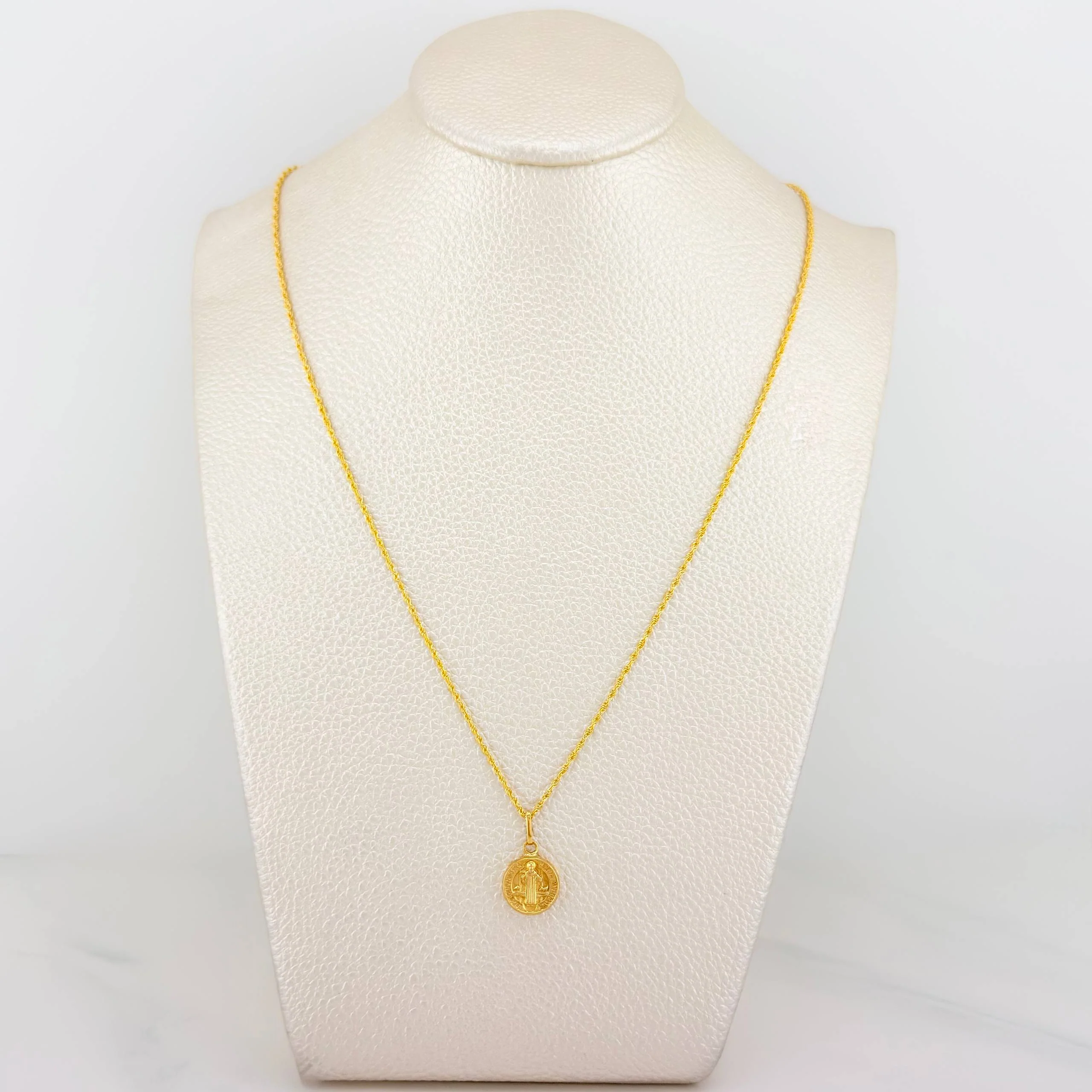 Set Cadena Lazo + Dije San Benito / 1.75gr / 60 cm Oro Amarillo 18K - Image 5