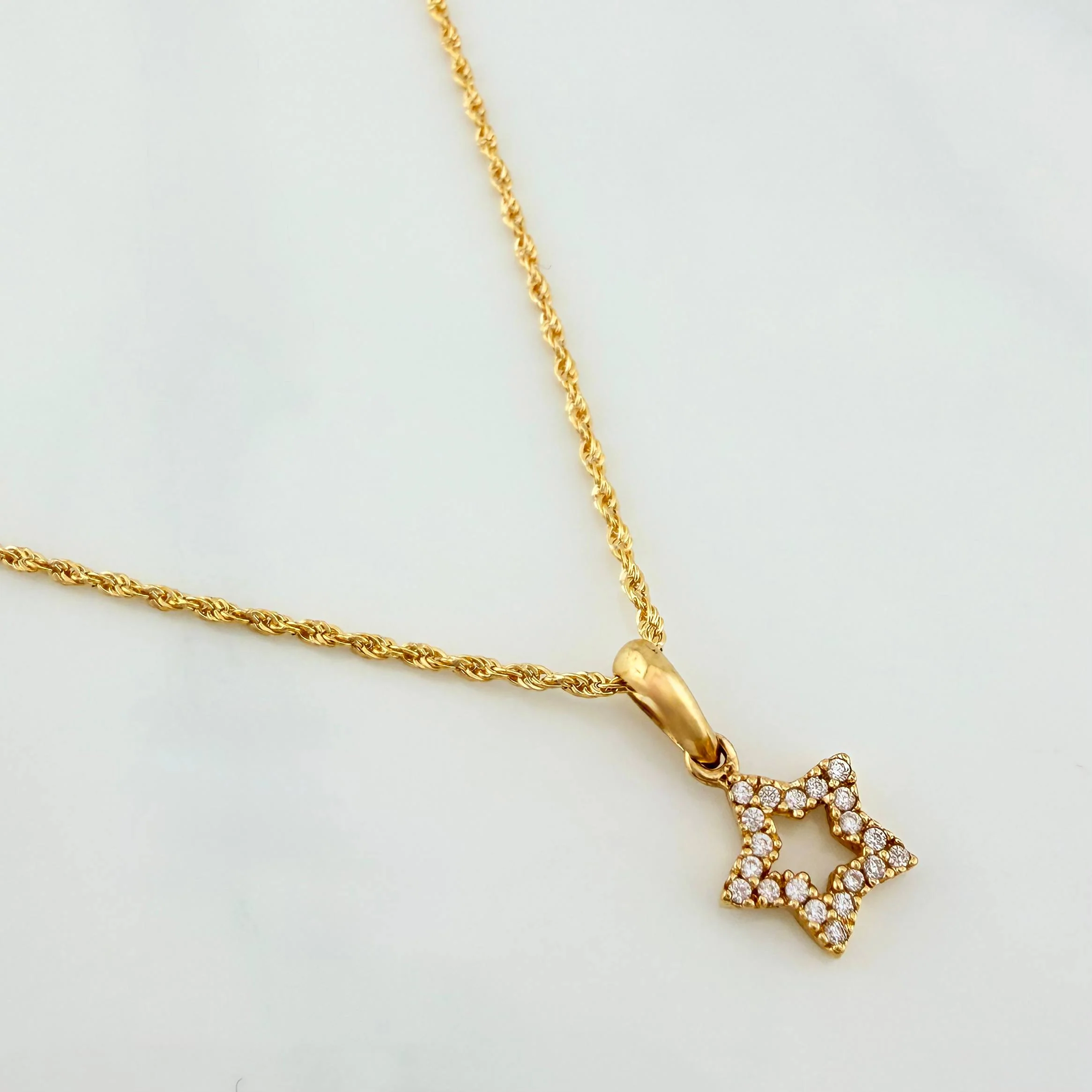 Set Cadena Lazo + Dije Silueta Estrella / 1.7gr / 50 cm Oro Amarillo 18K - Image 2