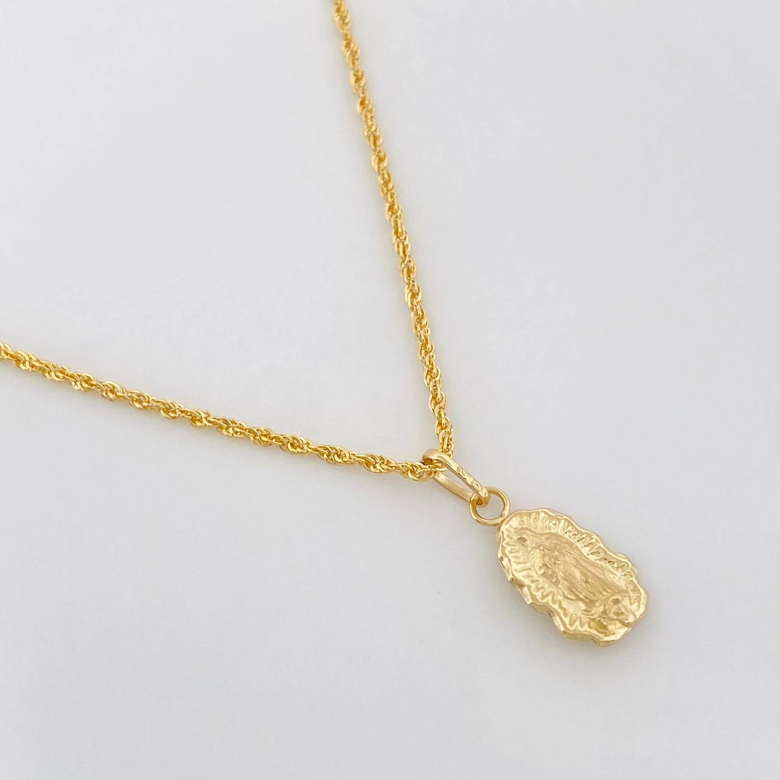Set Cadena Lazo + Dije Silueta Virgen Guadalupe / 1.25 g / 45 cm Oro Amarillo 18K