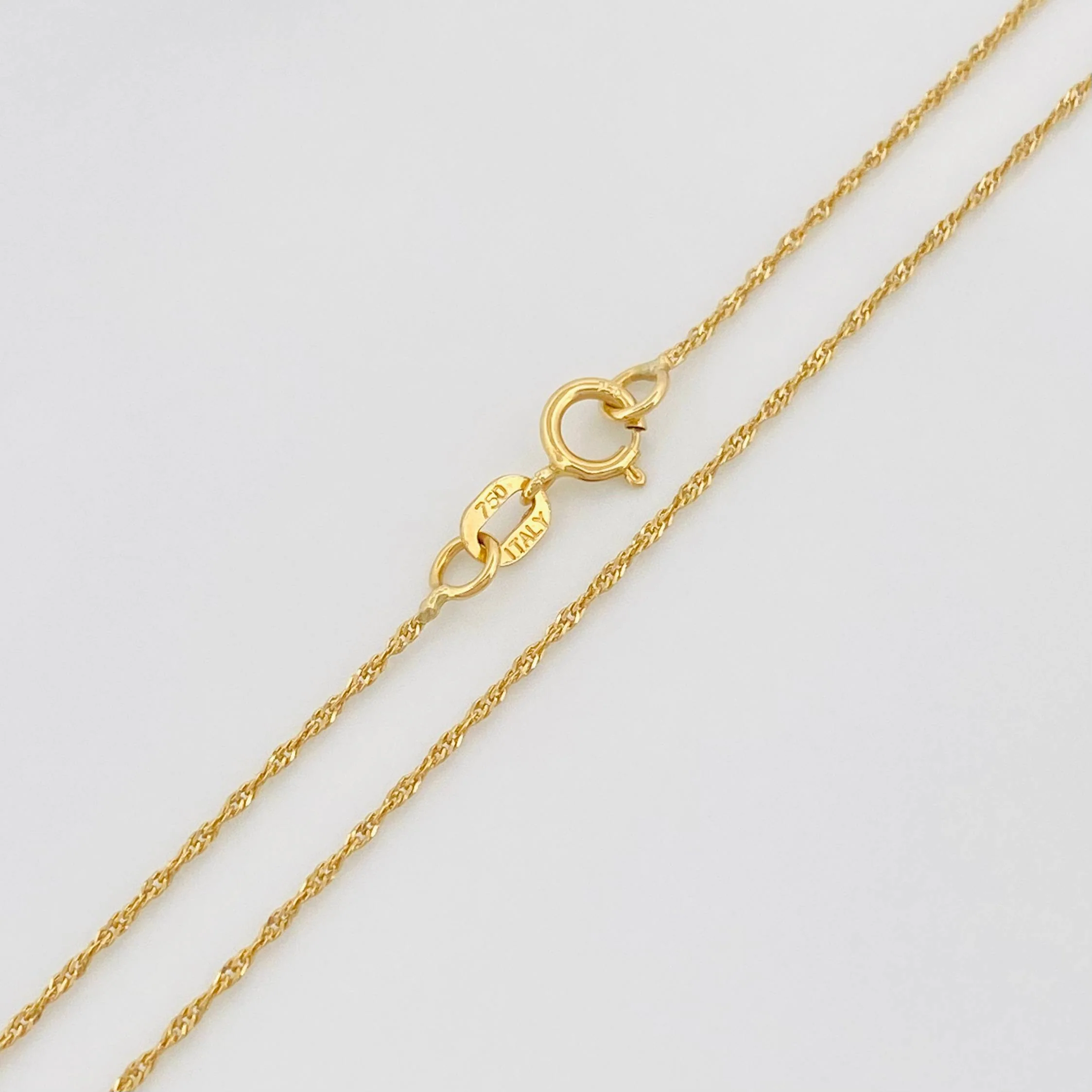 Set Cadena Lazo + Dije Silueta Virgen Guadalupe / 1.35 g / 45 cm Oro Amarillo 18K - Image 3