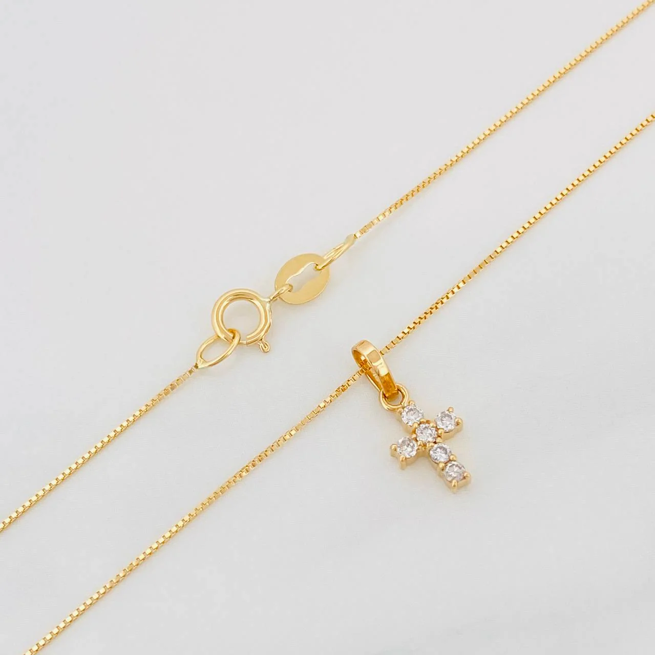 Set Cadena Veneciana + Dije Cruz Diamantes 12Pts / 1.45 g / 45 cm Oro Amarillo 18K - Image 3