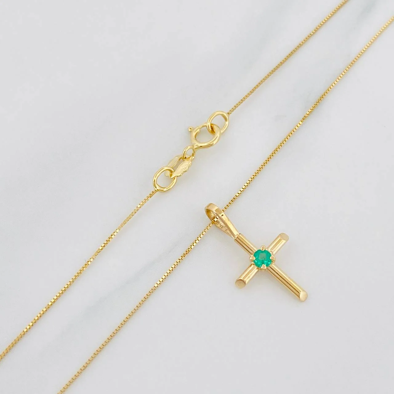 Set Cadena Veneciana + Dije Cruz Esmeralda 06Pts / 1.35 g / 45 cm Oro Amarillo 18K - Image 3