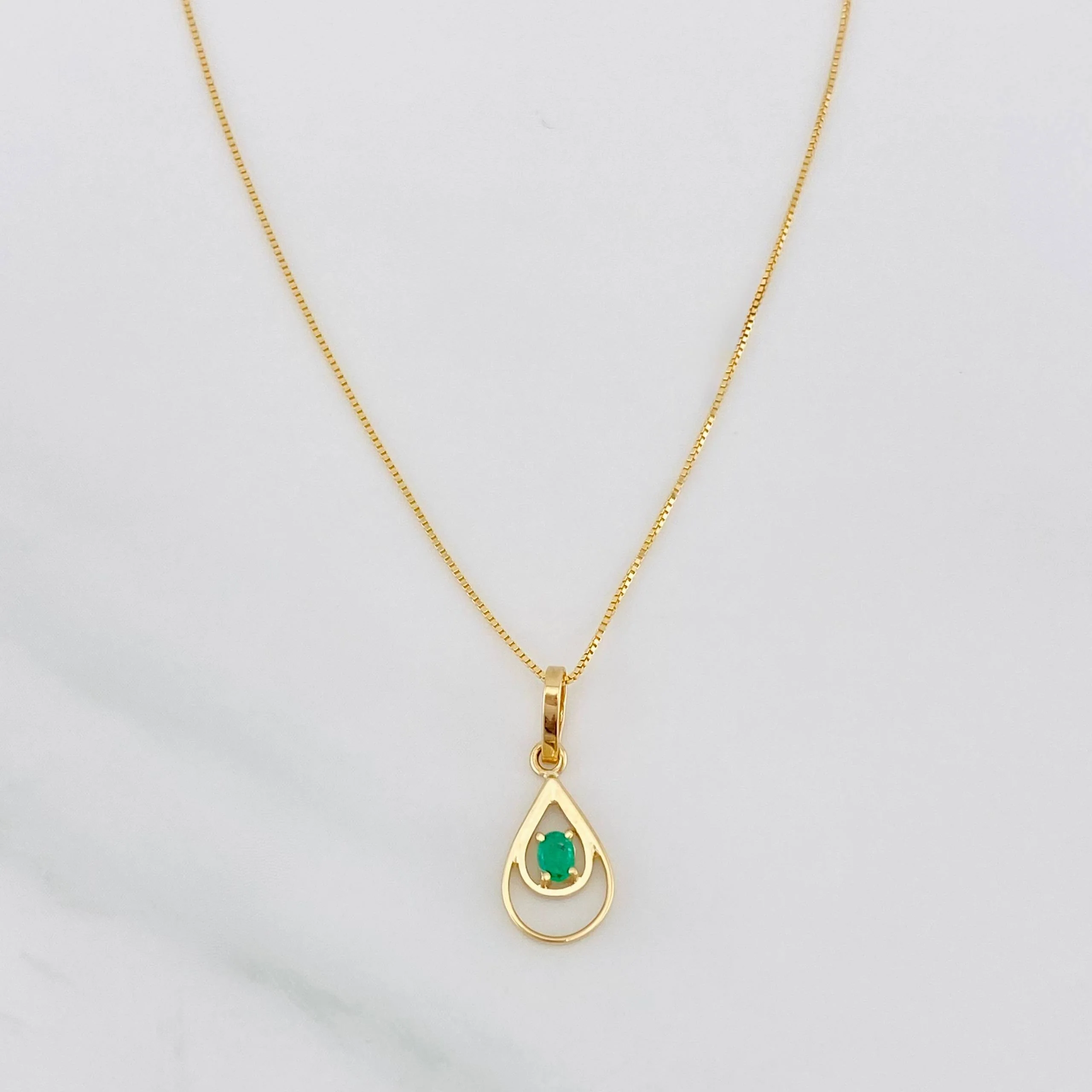 Set Cadena Veneciana + Dije Doble Lagrima Esmeralda 0.05pts / 1.5g / 40.05cm Oro Amarillo 18K