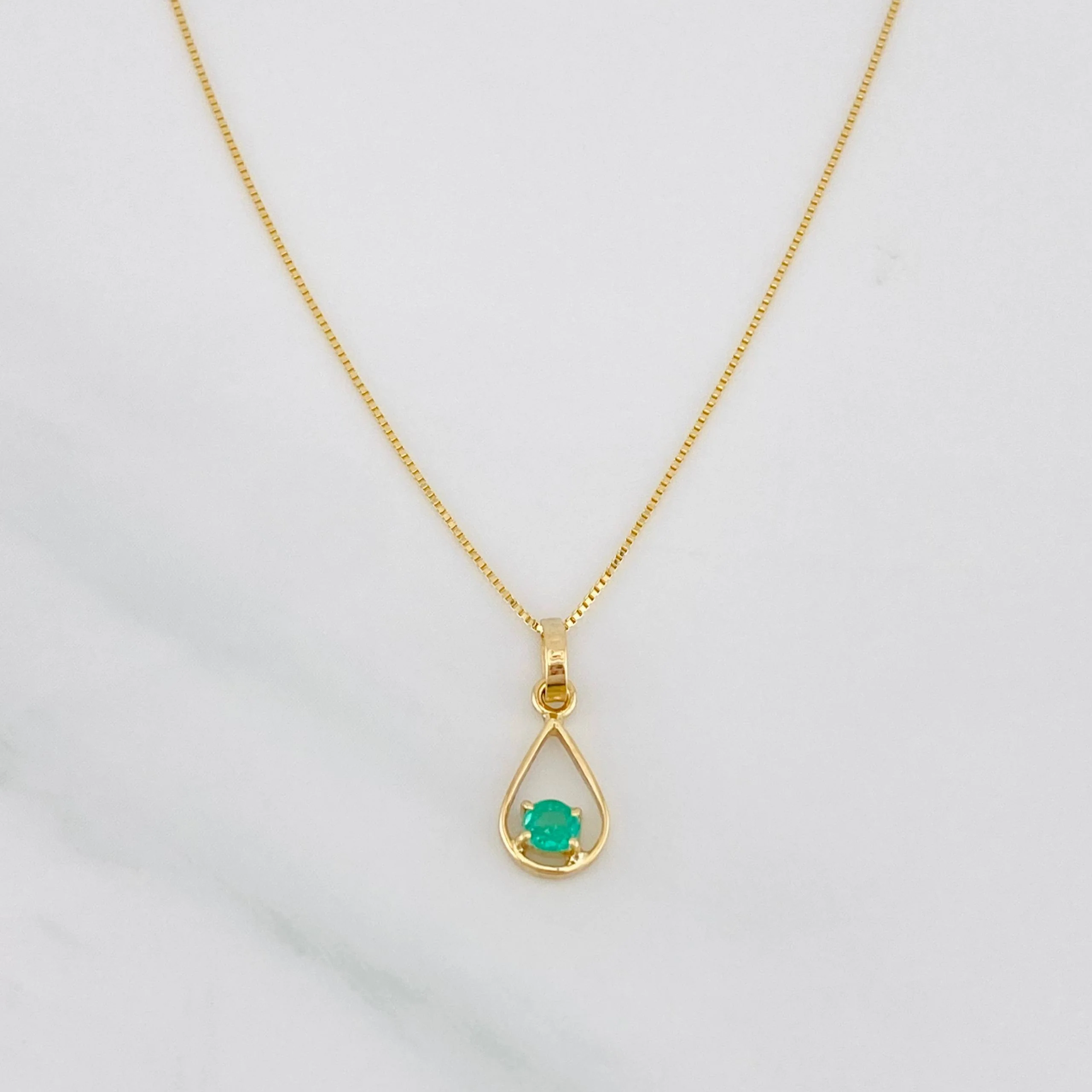 Set Cadena Veneciana + Dije Lagrima Esmeralda 0.07pts / 1.4g / 40cm Oro Amarillo 18K
