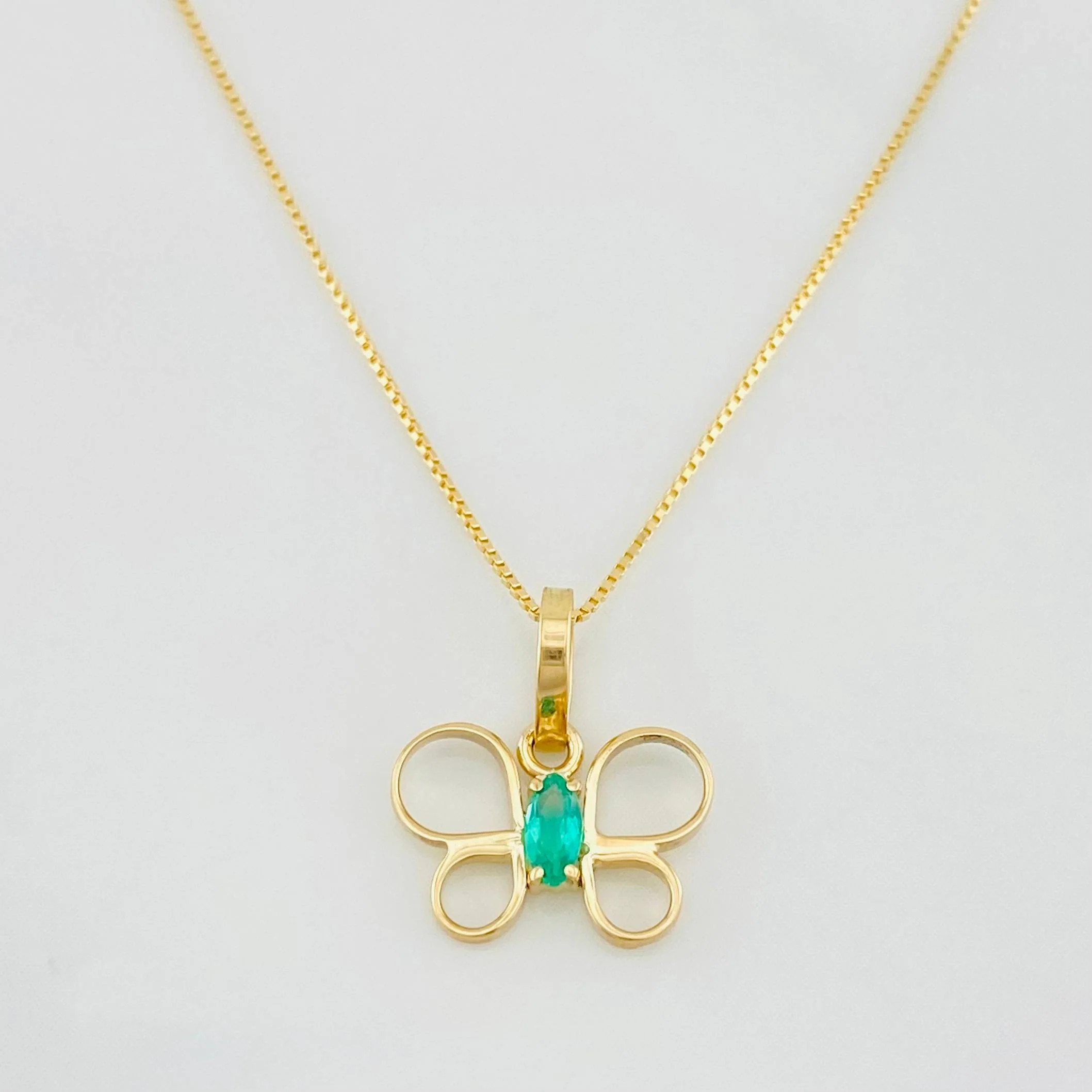 Set Cadena Veneciana + Dije Mariposa Esmeralda 0.08pts / 1.35g / 40cm Oro Amarillo 18K
