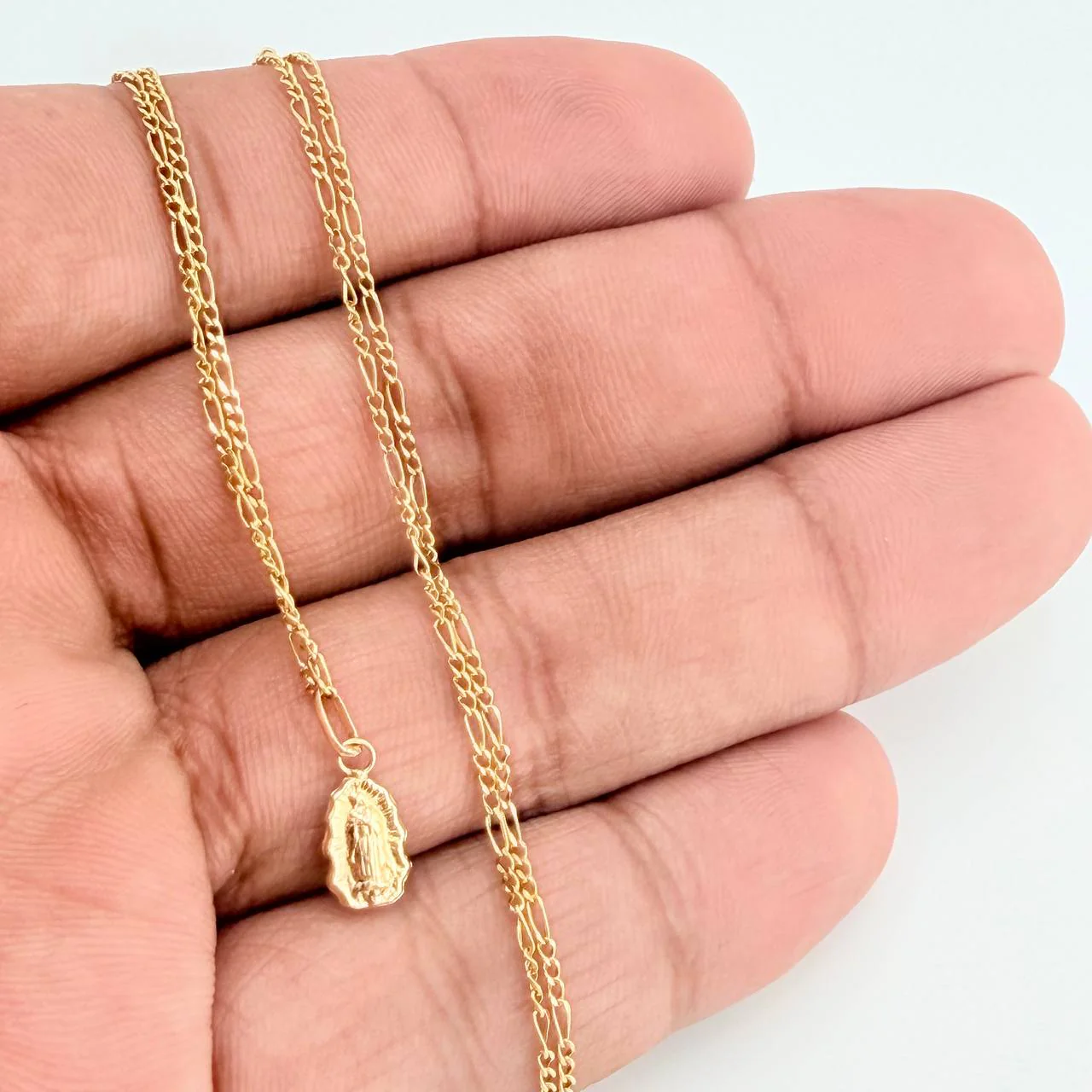 Set Cadena y Dije Figaro + Virgen Guadalupe 1.45gr / 50cm / 1.24mm Oro Amarillo 18K (Oferta) $ - Image 3