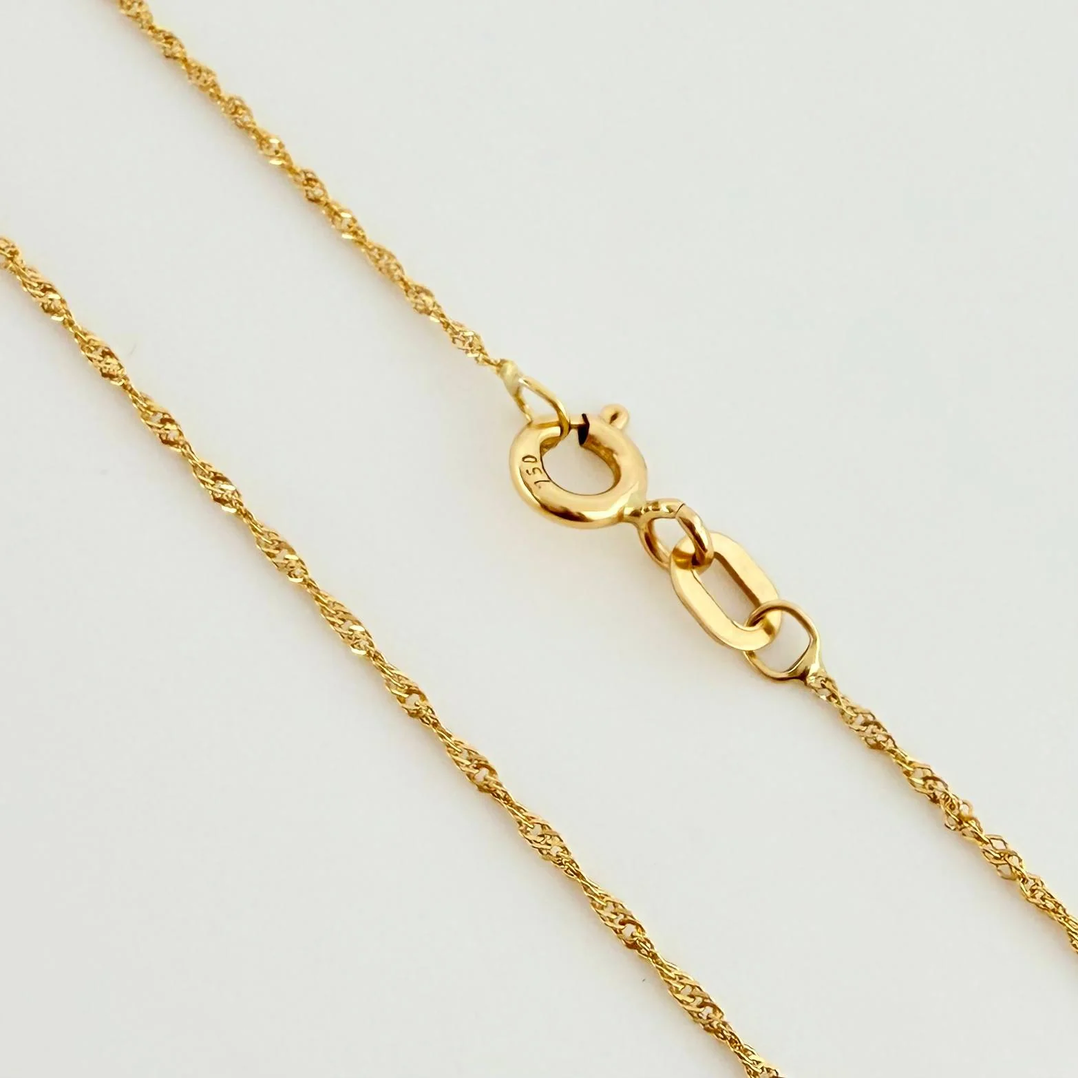Set Cadena y Dije Singapur + Virgen Guadalupe 1.25gr / 40cm / 0.9mm Oro Amarillo 18K (Oferta) - Image 2