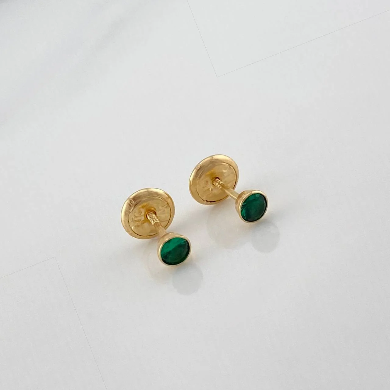 Topos Bisel Circon Verde 0.5 g / 0.6 mm Oro Amarillo 18K - Image 2