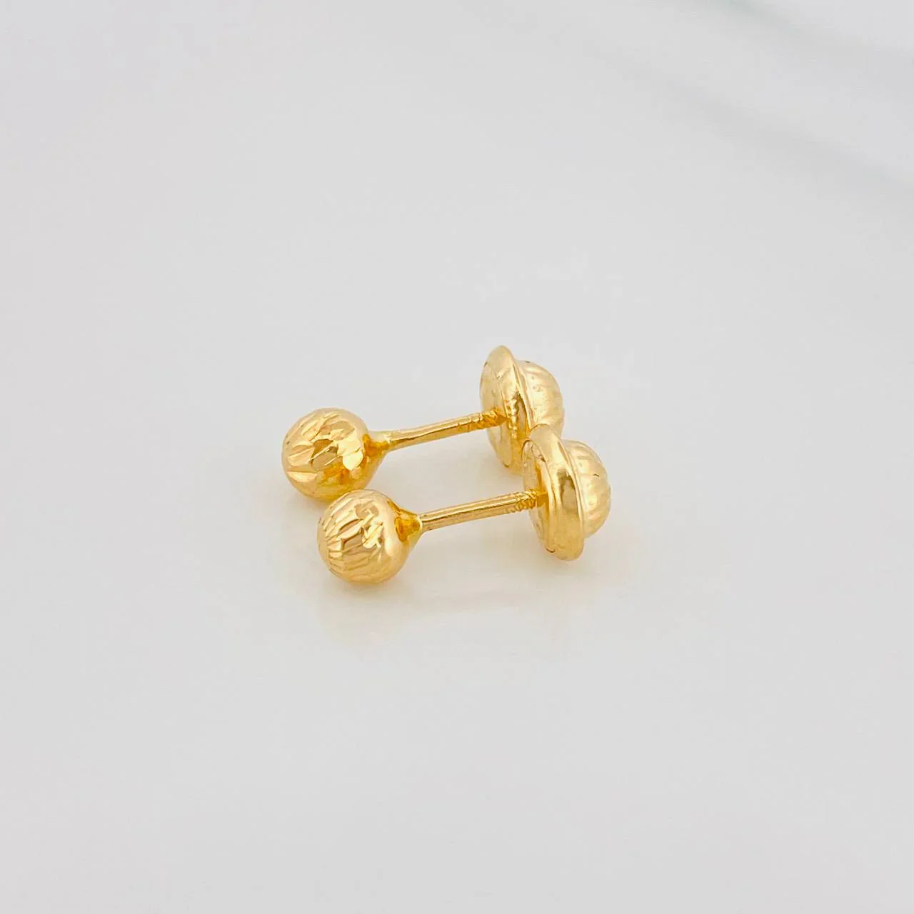 Topos Bola Diamantada 0.5 g / 4 mm Oro Amarillo 18K - Image 3