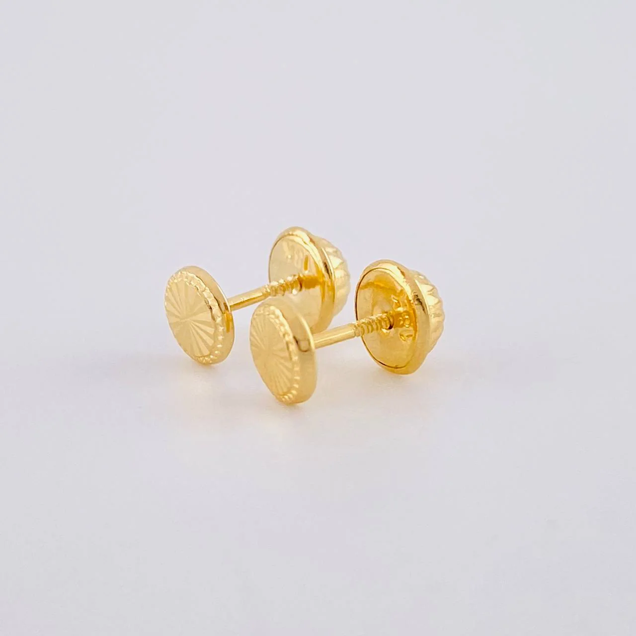 Topos Circulo Diamantado 0.6 g / 6 mm Oro Amarillo 18K - Image 2