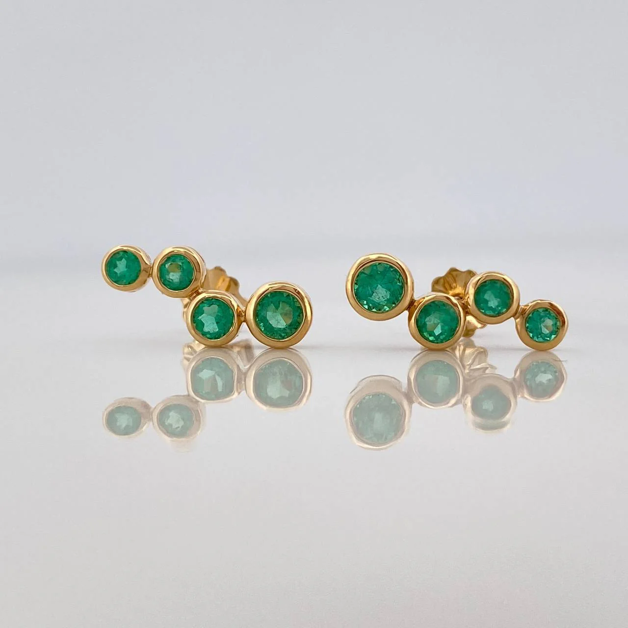 Topos Circulos Esmeraldas 64Pts 2.25 g / 14 mm Oro Amarillo 18K