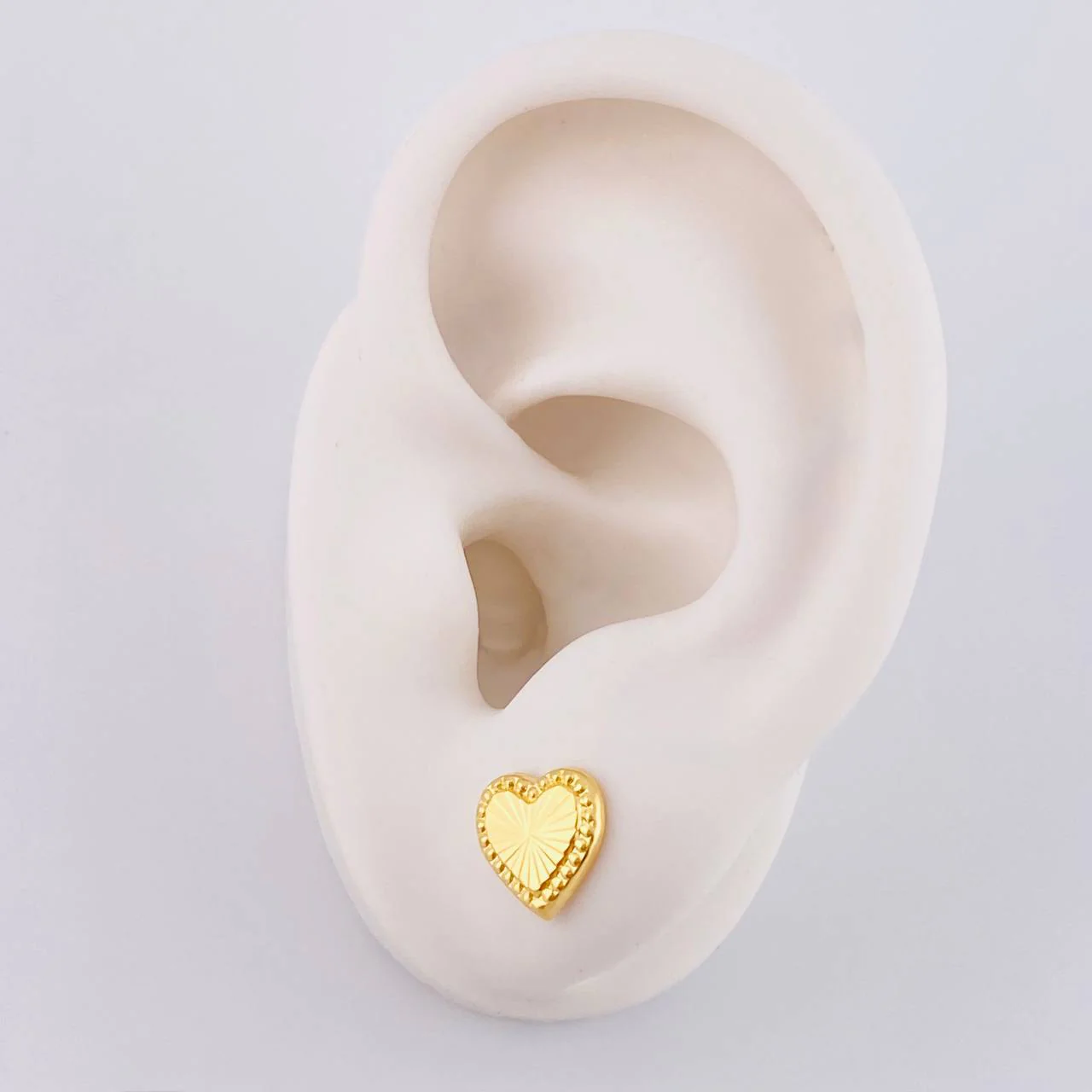 Topos Corazón Diamantado 0.9 g / 8.8 mm Oro Amarillo 18K - Image 4