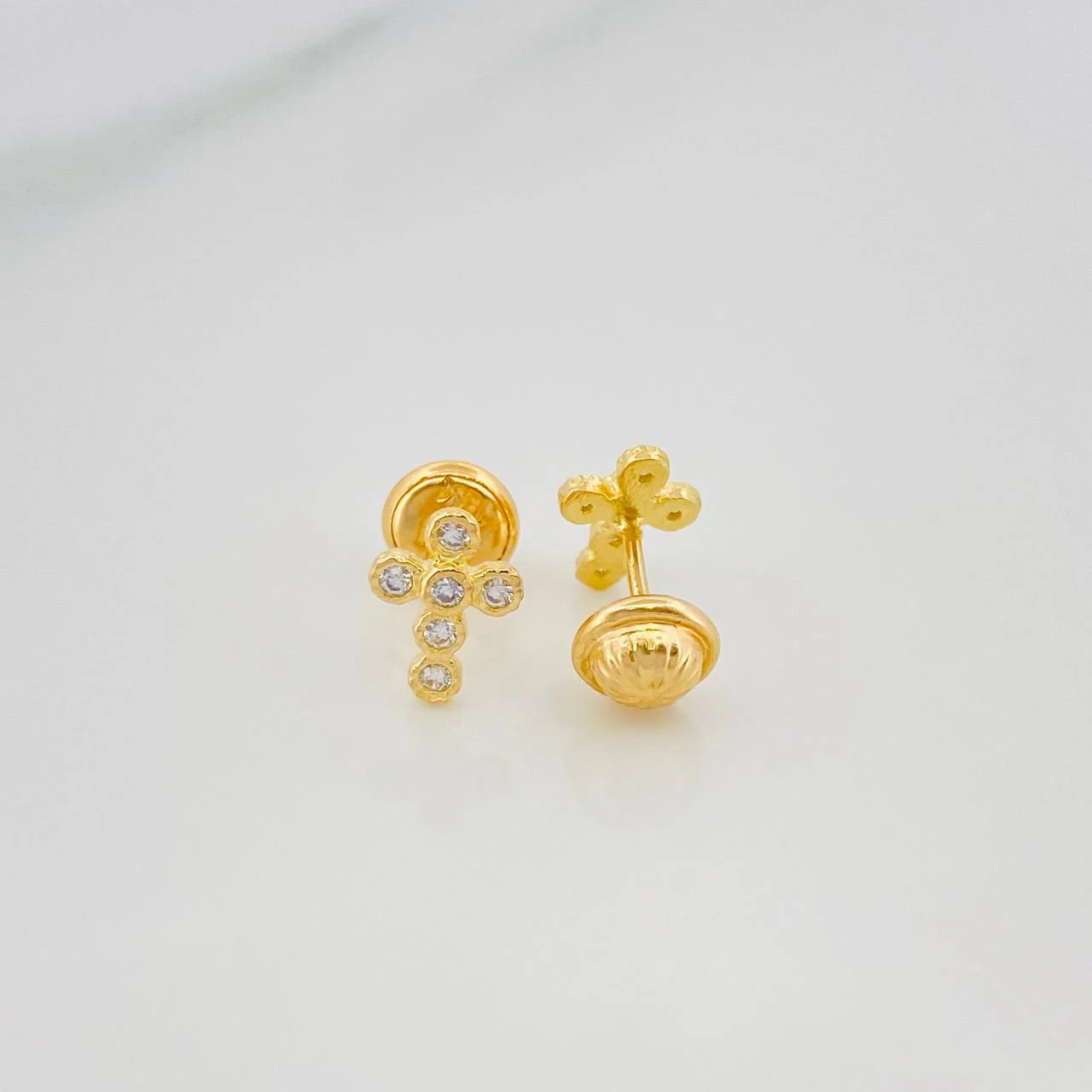 Topos Cruz Tupida 0.95 g / 6 mm Oro Amarillo 18K - Image 3