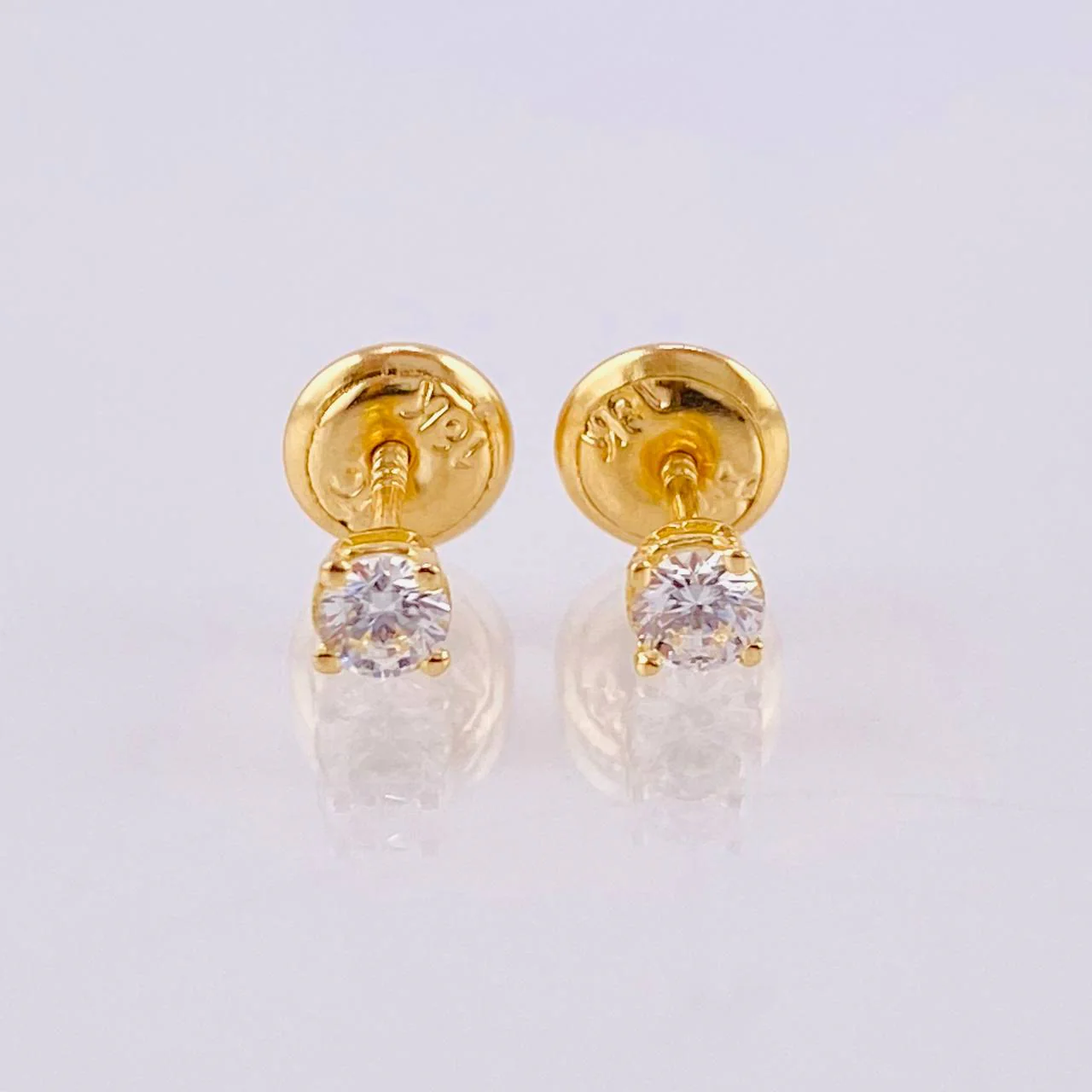 Topos Cuatro Garra 0.7gr / 3.2mm Oro Amarillo 18K