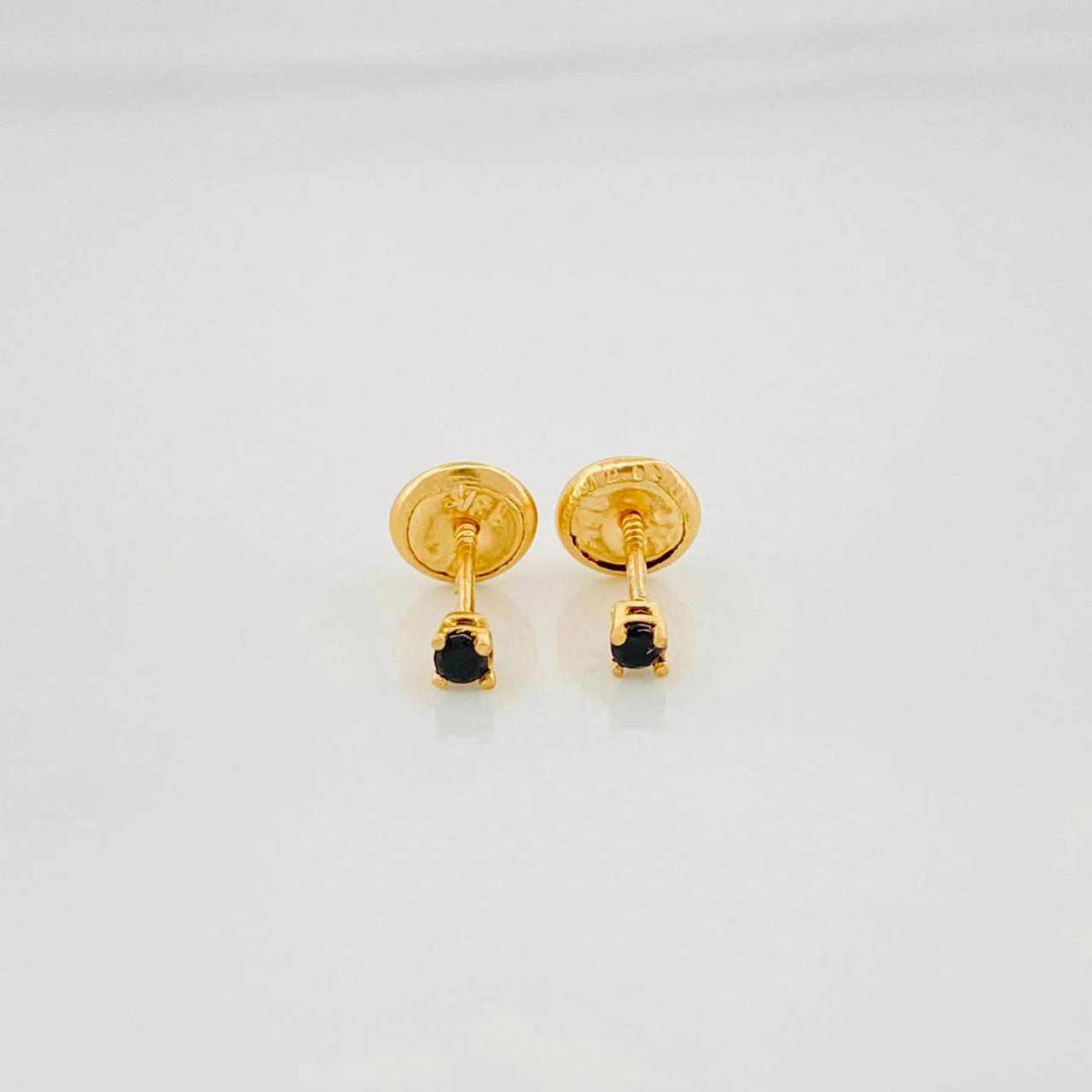 Topos Cuatro Garras 0.5 g / 1 mm Oro Amarillo 18K