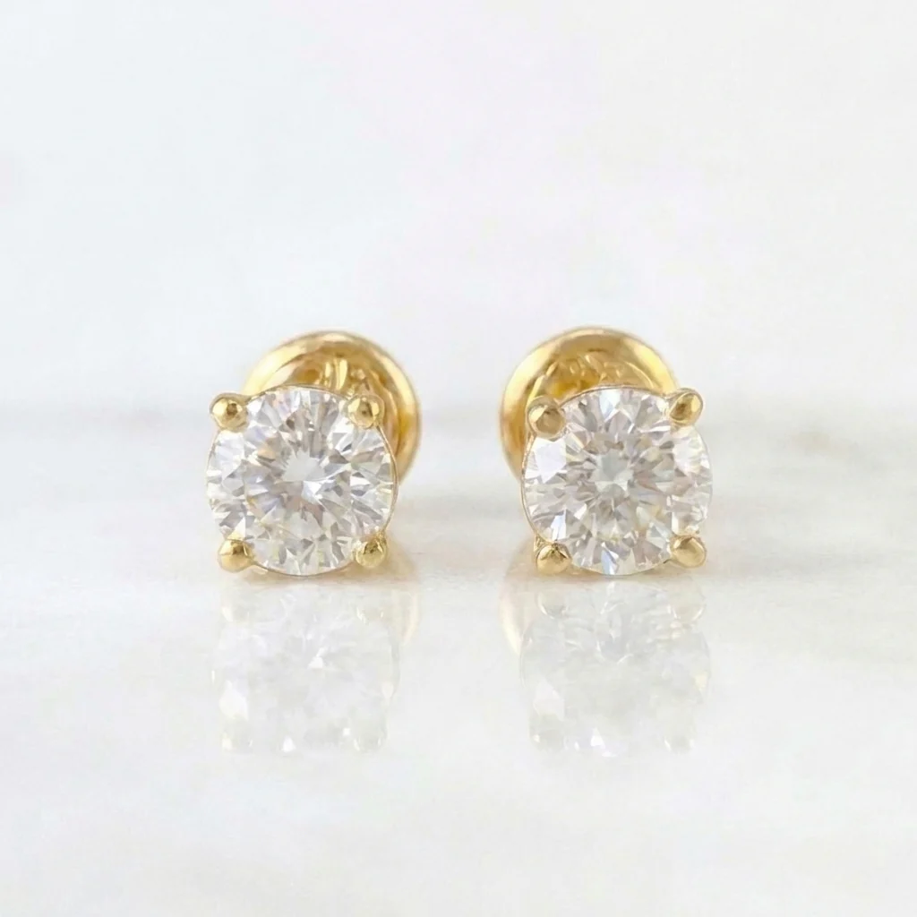 Topos Cuatro Garras 1.4 g / 5.3 mm Oro Amarillo 18K
