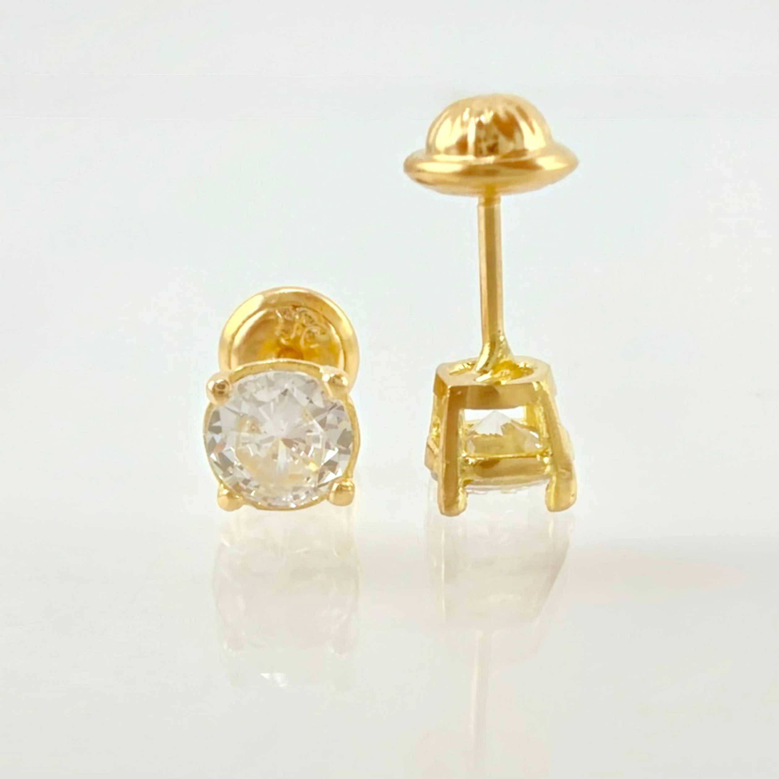 Topos Cuatro Garras 1.4gr / 5.3mm Oro Amarillo 18K - Image 4