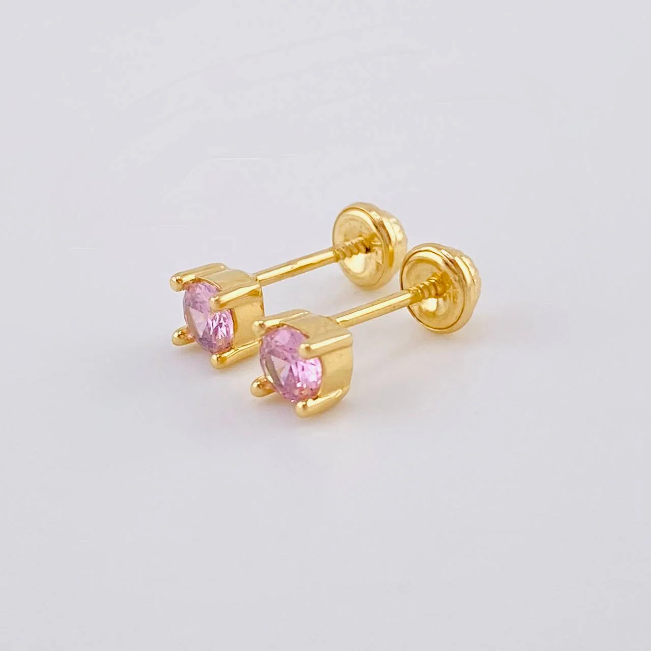 Topos Cuatro Garras 1.55 g / 4.4 mm Oro Amarillo 18K - Image 2