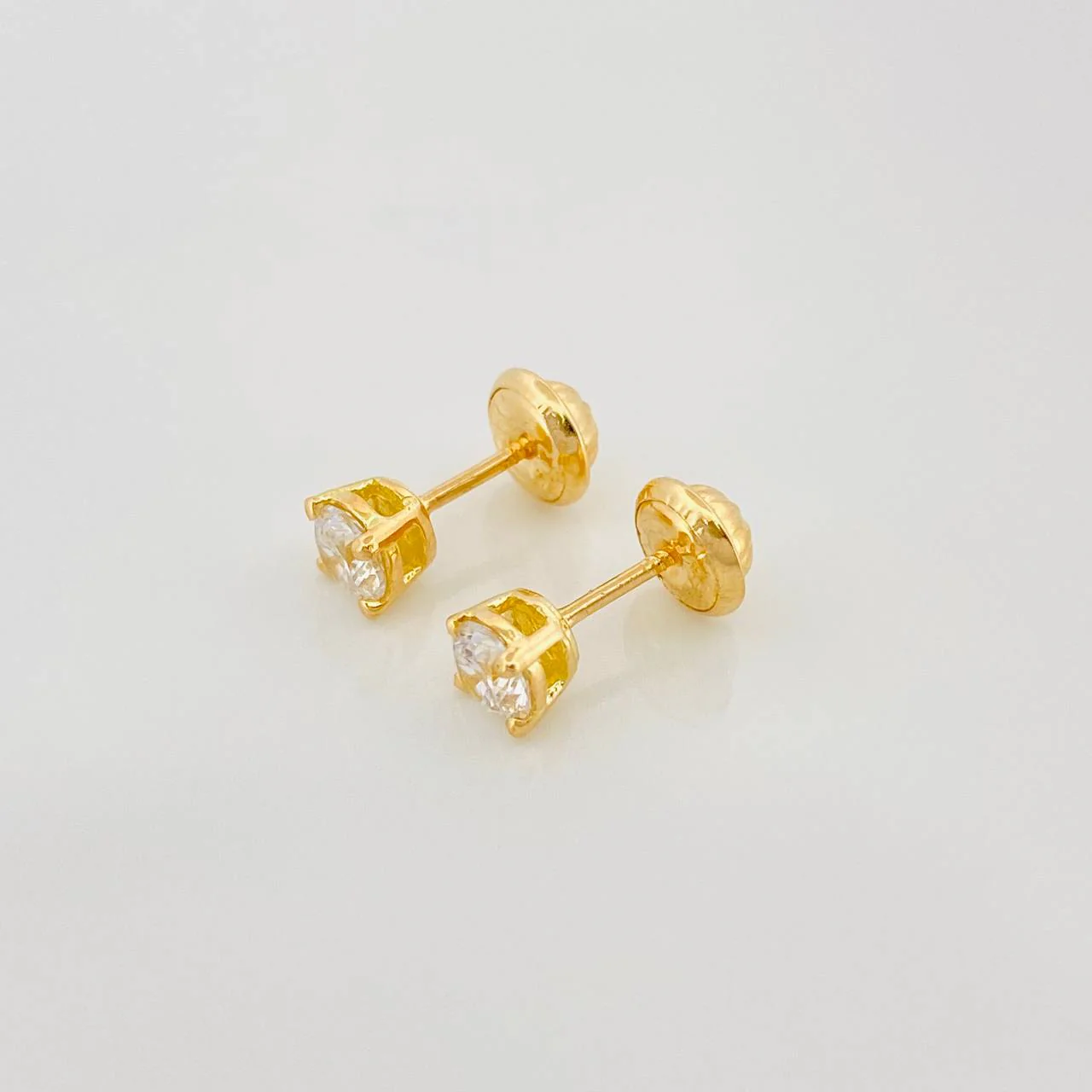 Topos Cuatro Garras 1 g / 4.1 mm Oro Amarillo 18K - Image 2