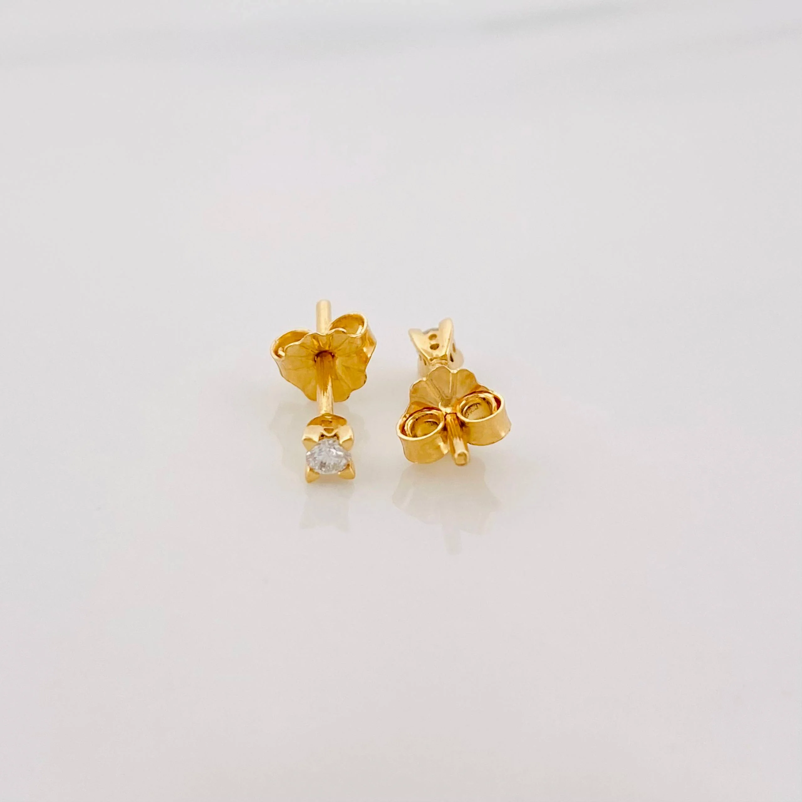 Topos Cuatro Garras Diamante 0.12Pts 0.8 g / 2.84 mm Oro Amarillo 18K - Image 3