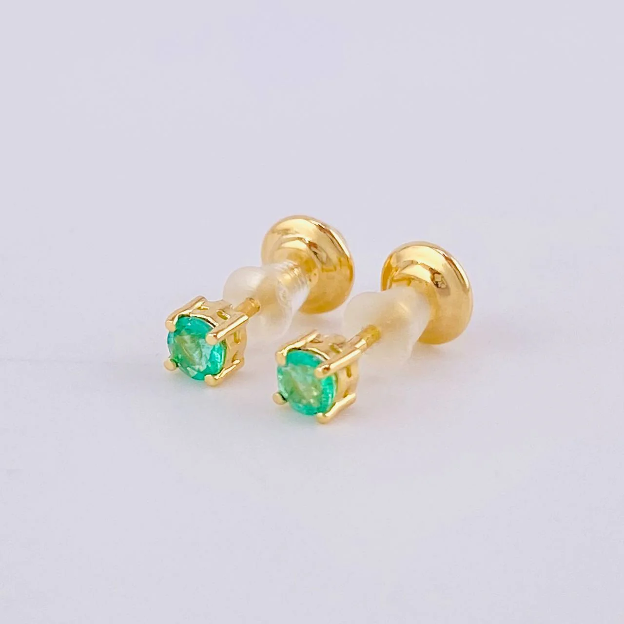 Topos Cuatro Garras Esmeralda 15Pts 0.65 g / 1.5 mm Oro Amarillo 18K - Image 2