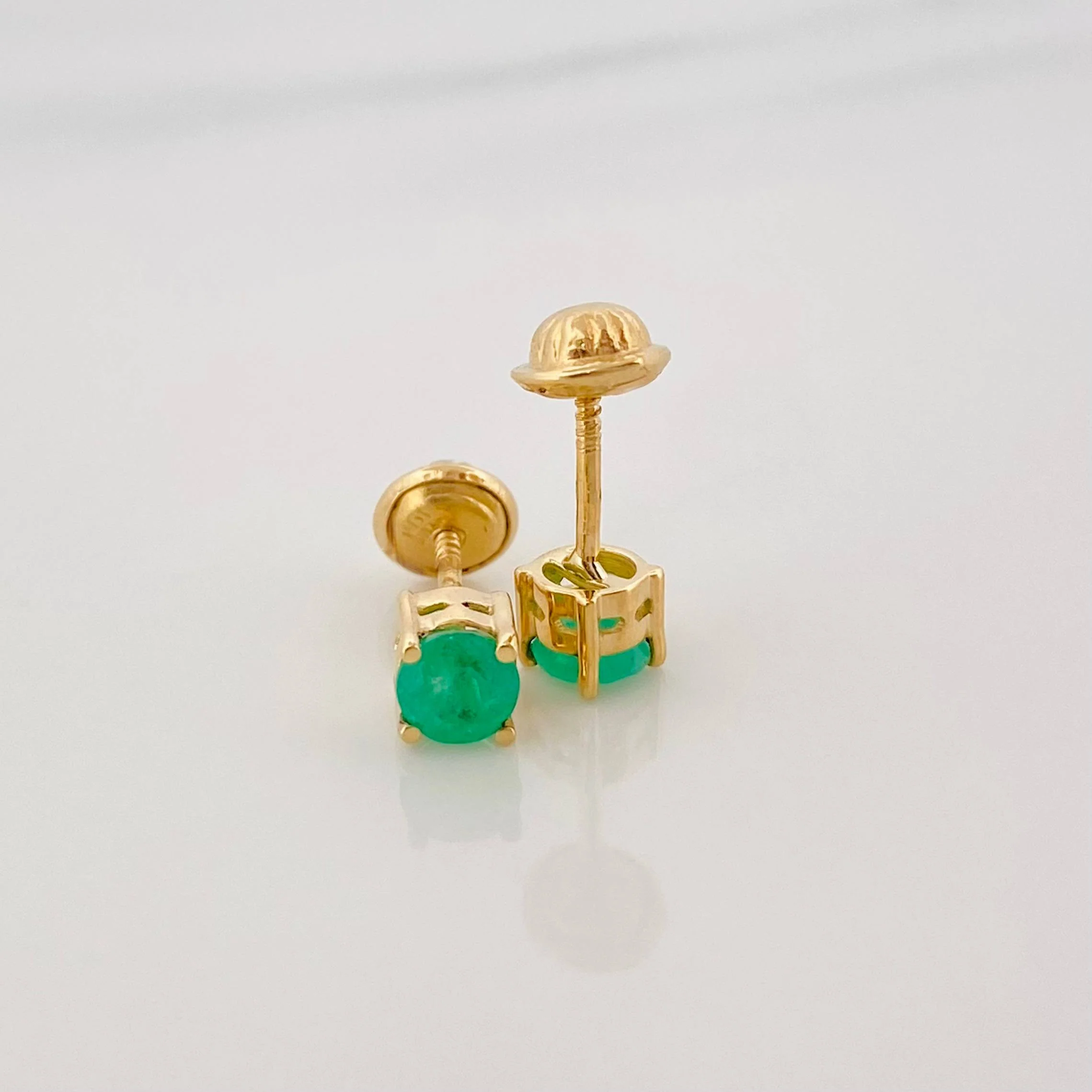 Topos Cuatro Garras Esmeralda 48Pts 0.9 g / 0.7 mm Oro Amarillo 18K - Image 3