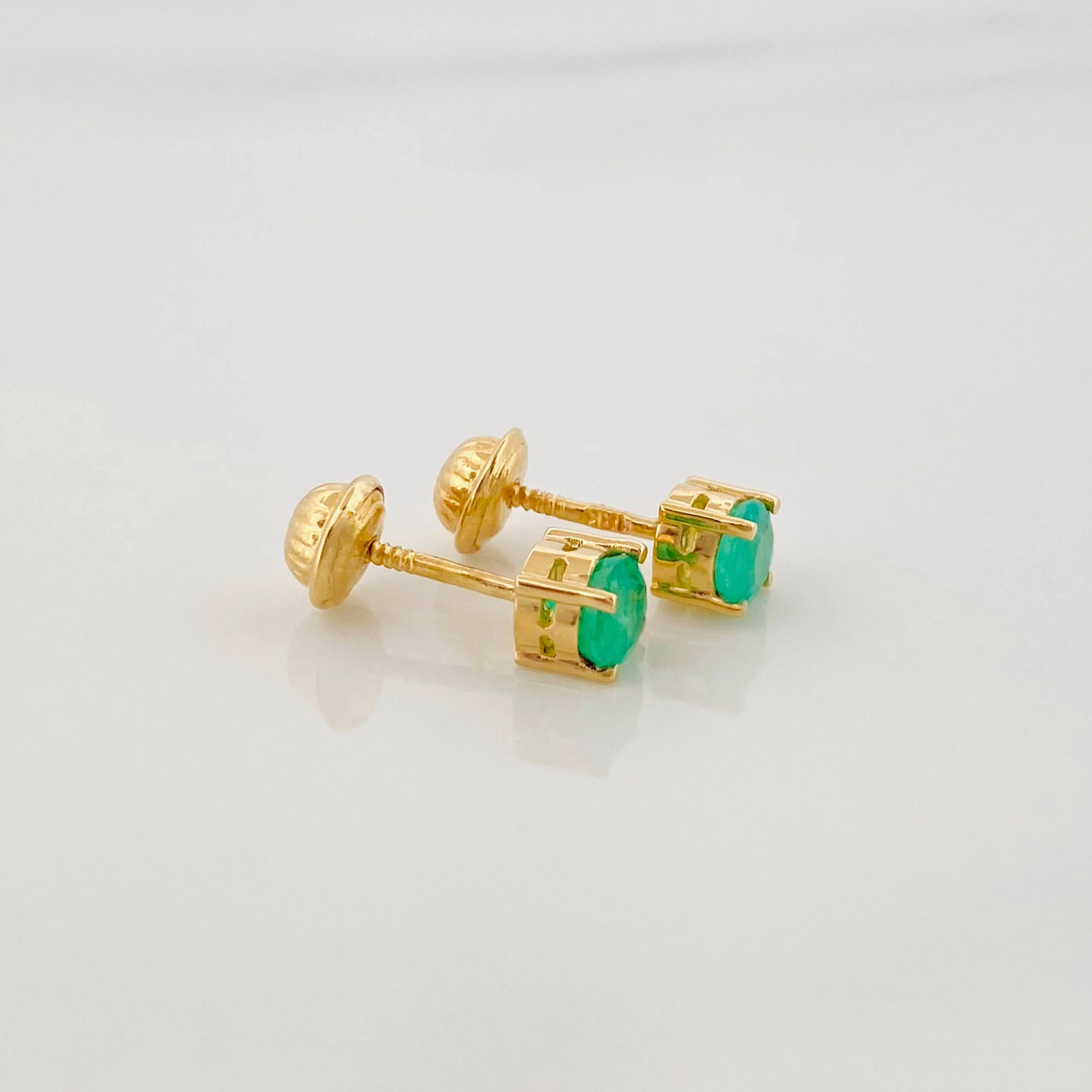 Topos Cuatro Garras Esmeralda 53Pts 1 g / 1.8 mm Oro Amarillo 18K - Image 2