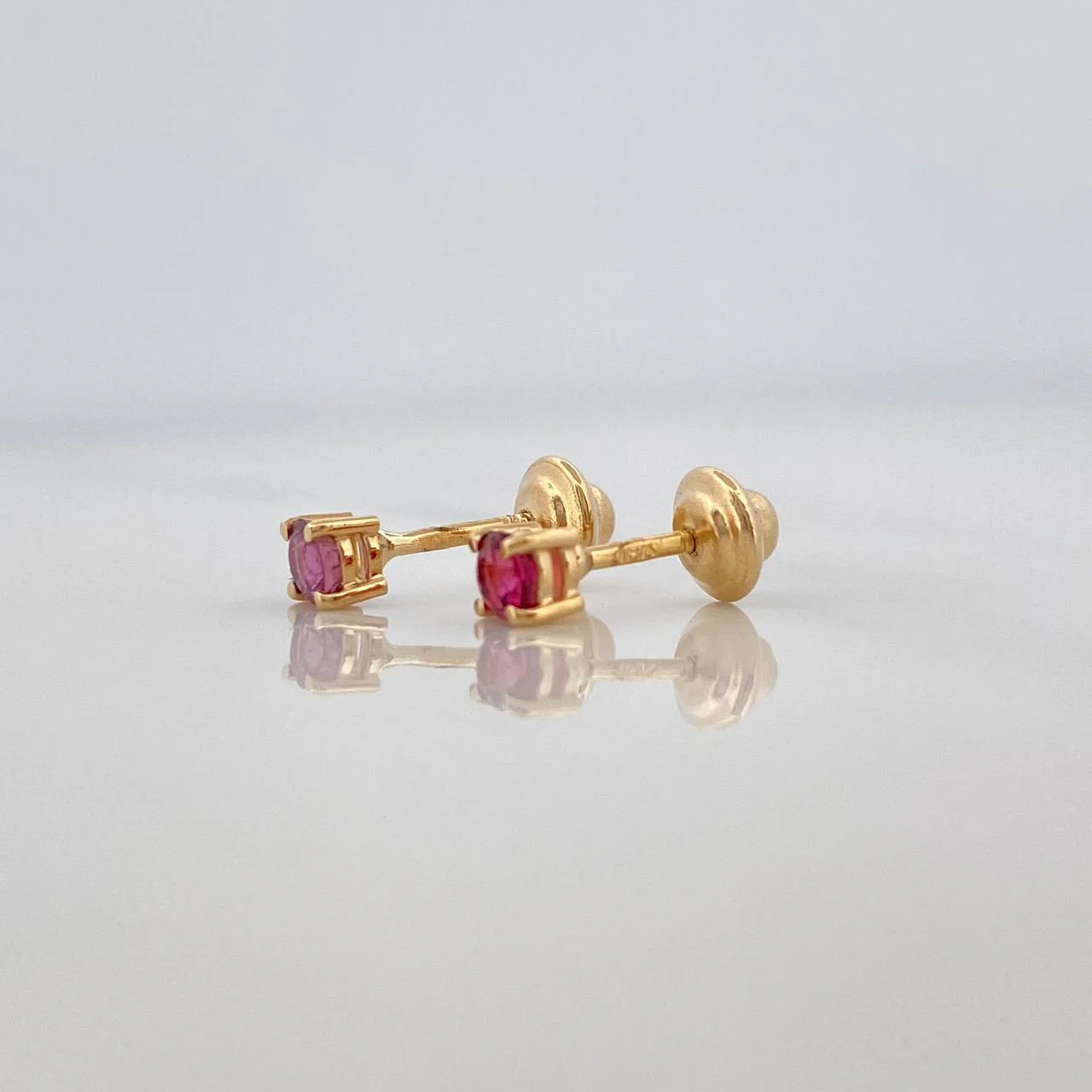 Topos Cuatro Garras Rubies 28Pts 0.7 g / 2.55 mm Oro Amarillo 18K - Image 3